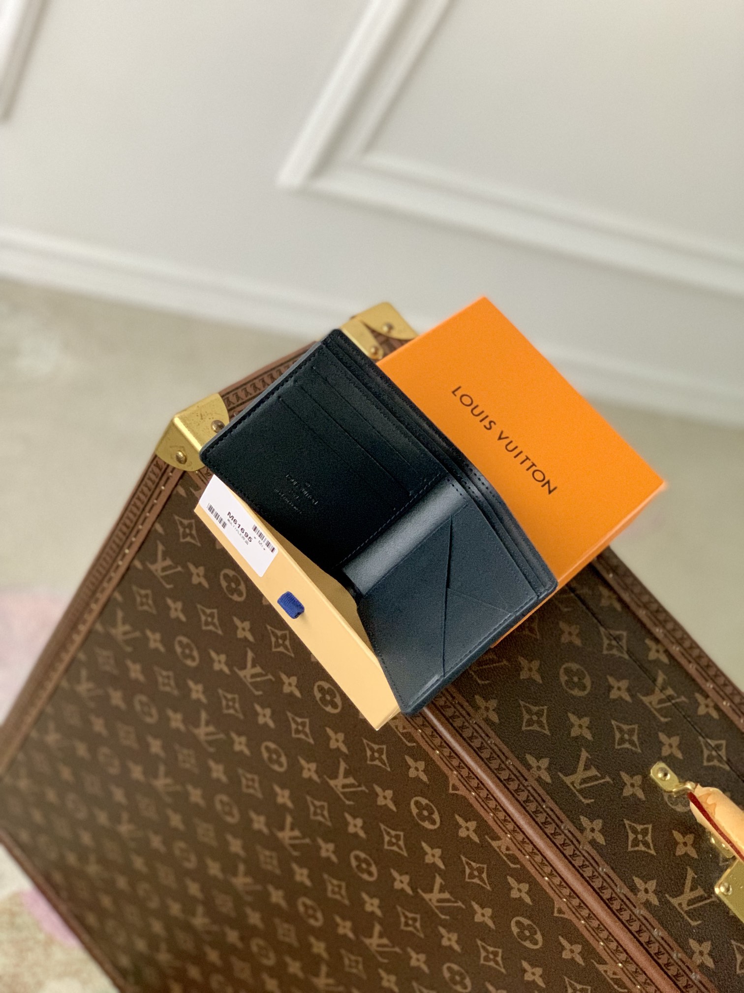 l**is V*t*n multiple wallet-m61695-11.5 x 9 x 1.5 cm