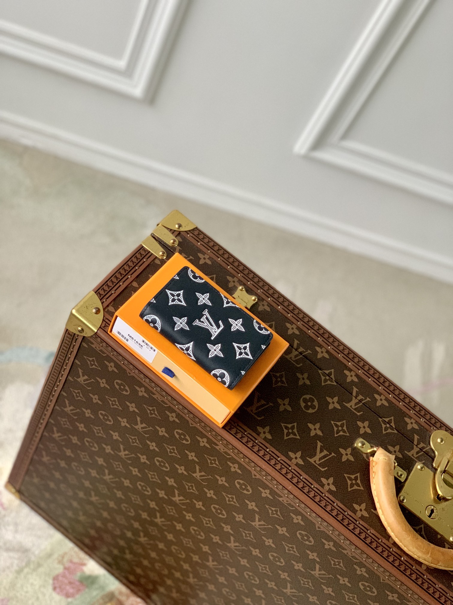 l**is V*t*n wallet m61696
