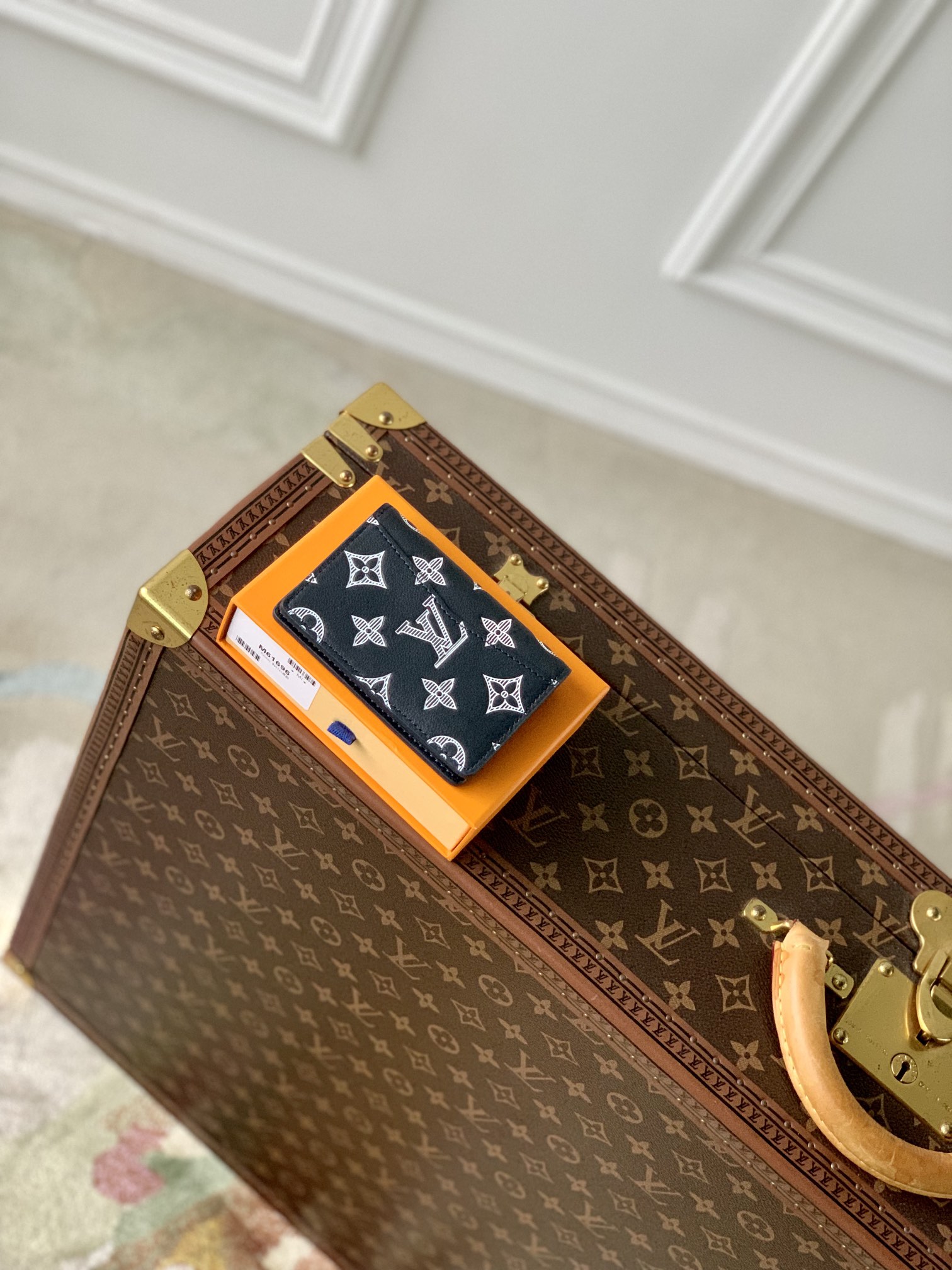 l**is V*t*n wallet m61696