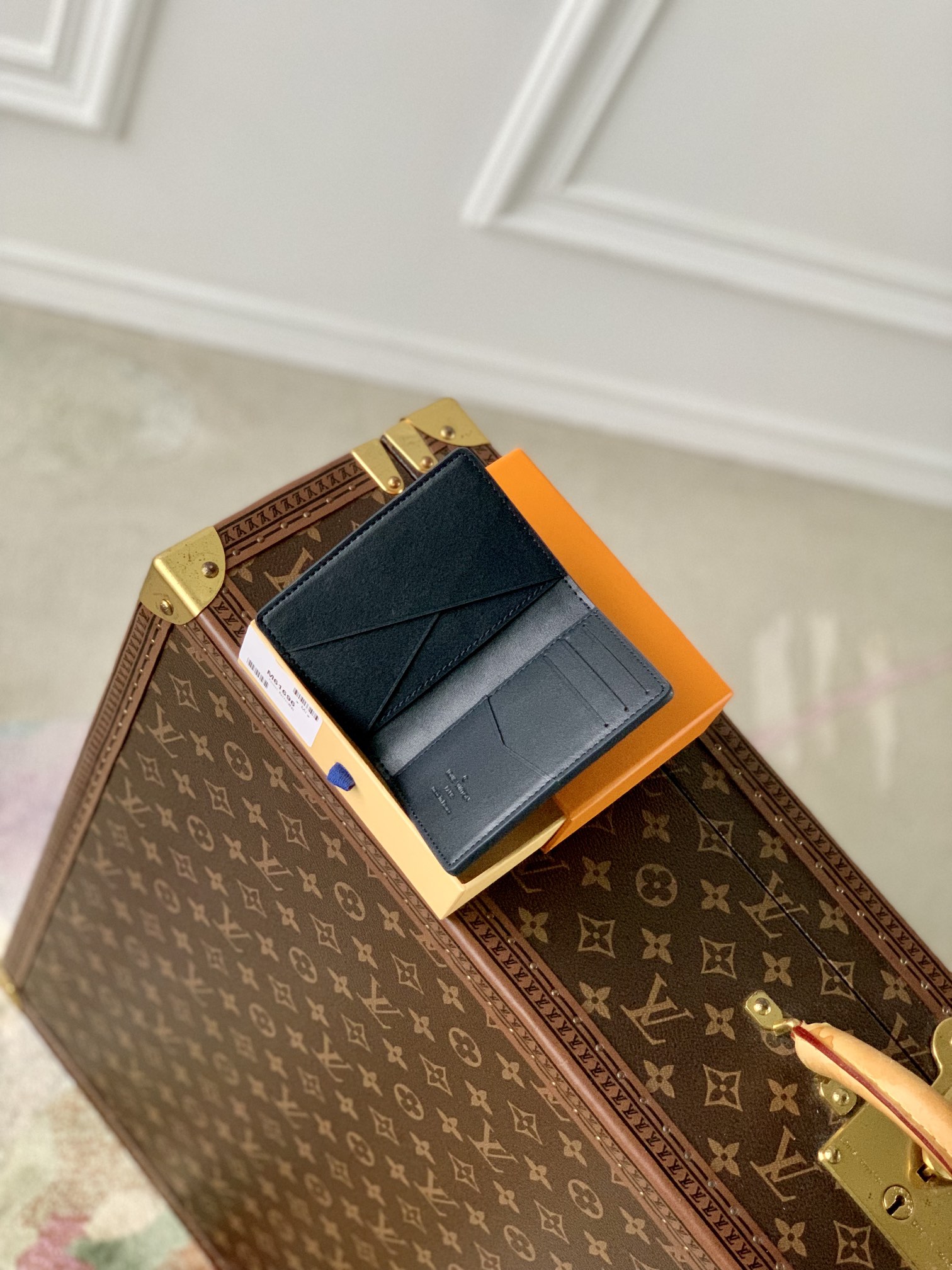 l**is V*t*n wallet m61696