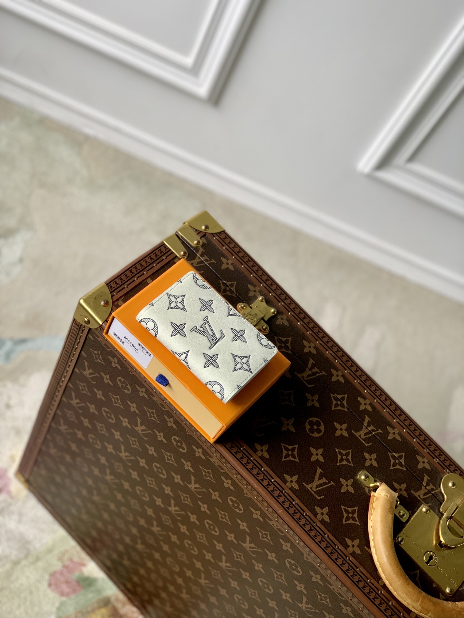 l**is V*t*n wallet m61696