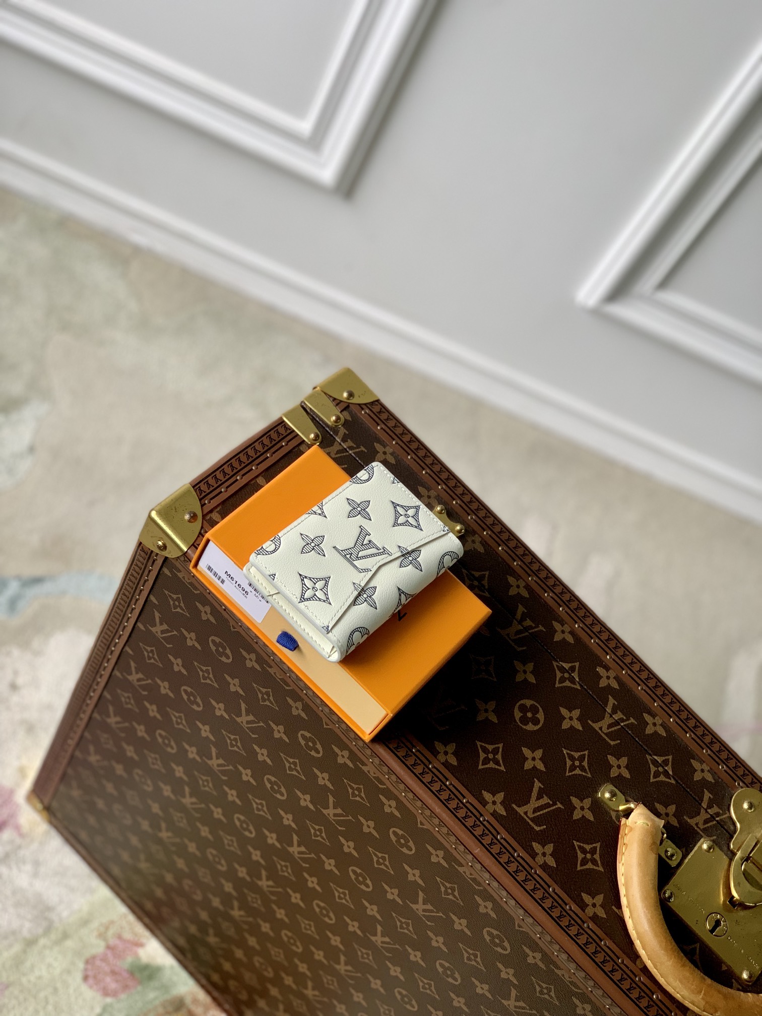 l**is V*t*n wallet m61696