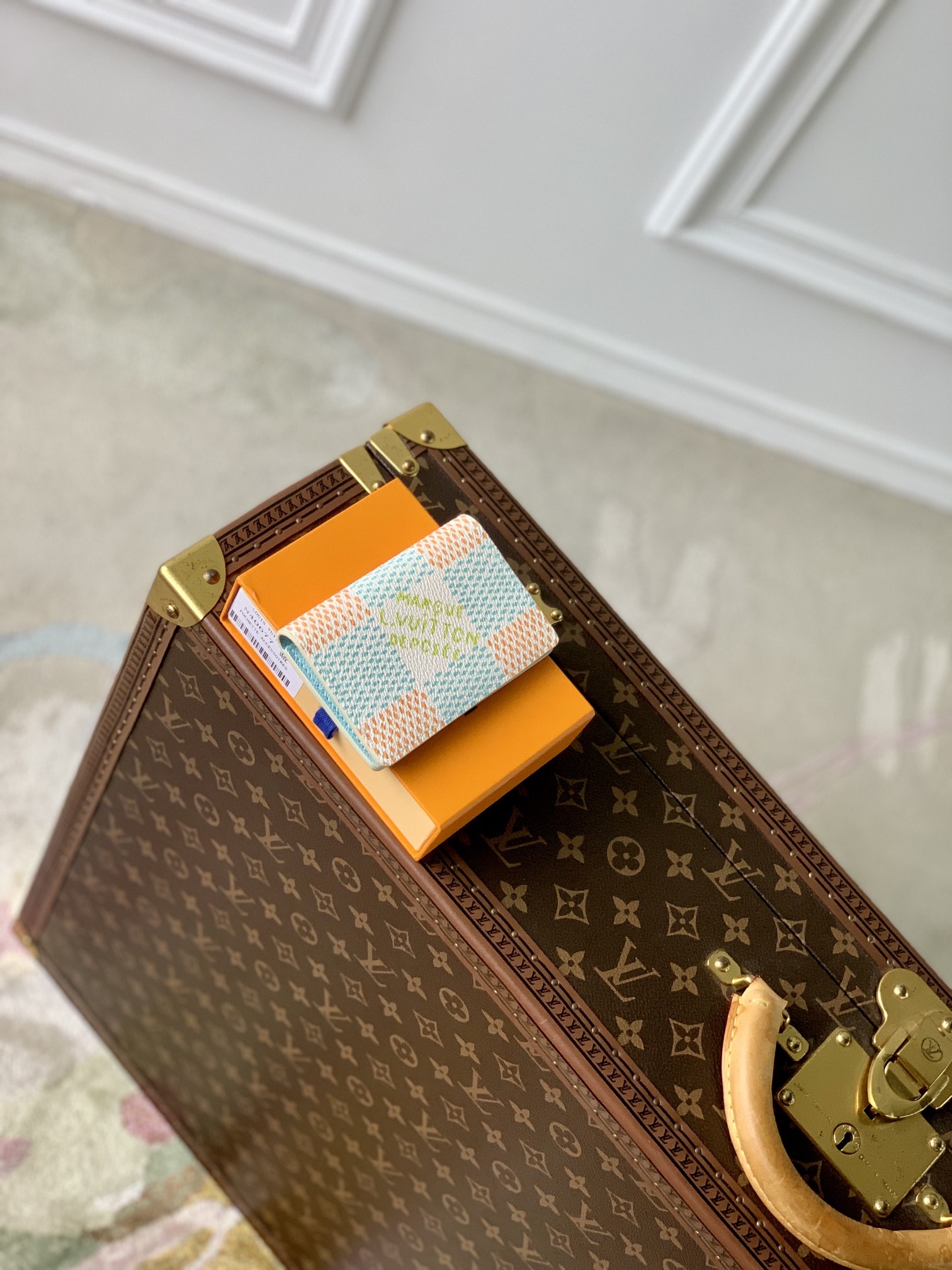 l**is V*t*n wallet-n40678