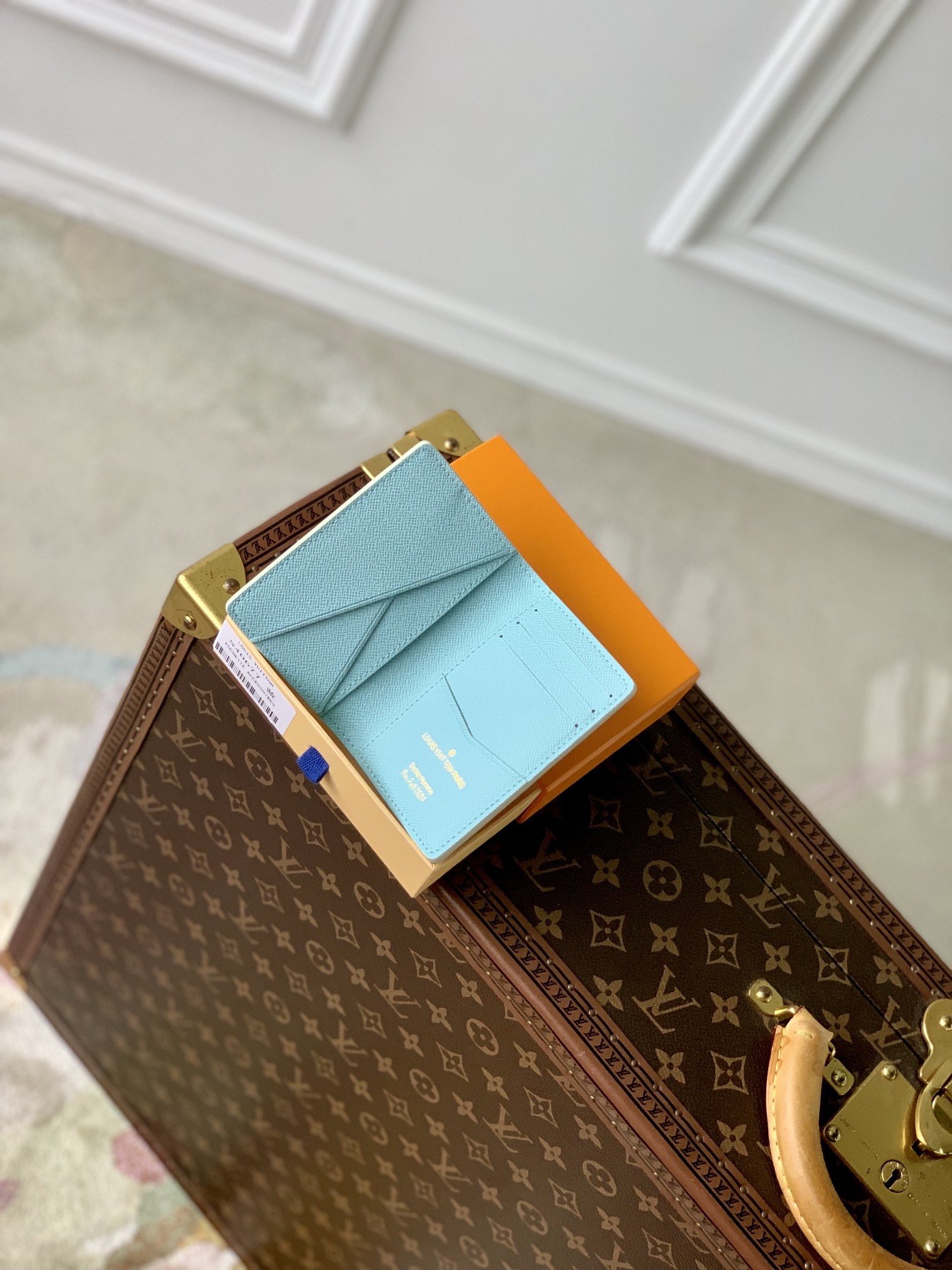 l**is V*t*n wallet-n40678