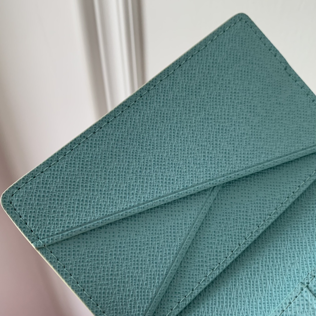l**is V*t*n wallet-n40678