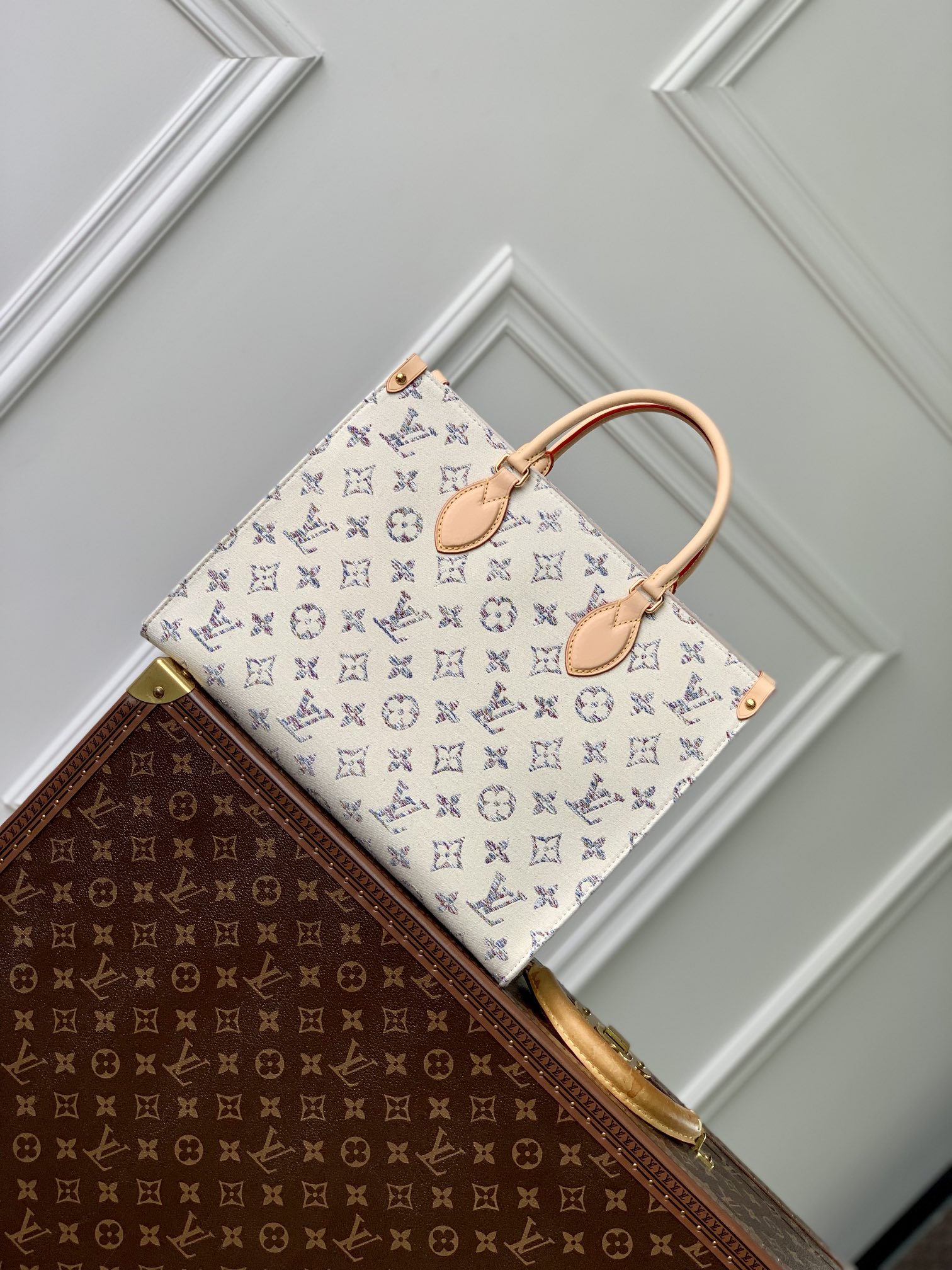 l**is V*t*n onthego handbag-35*27*14cm