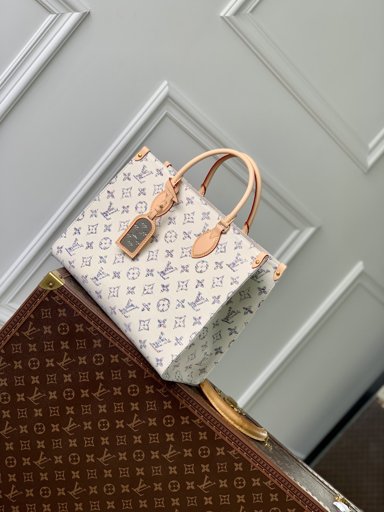 l**is V*t*n onthego handbag-35*27*14cm
