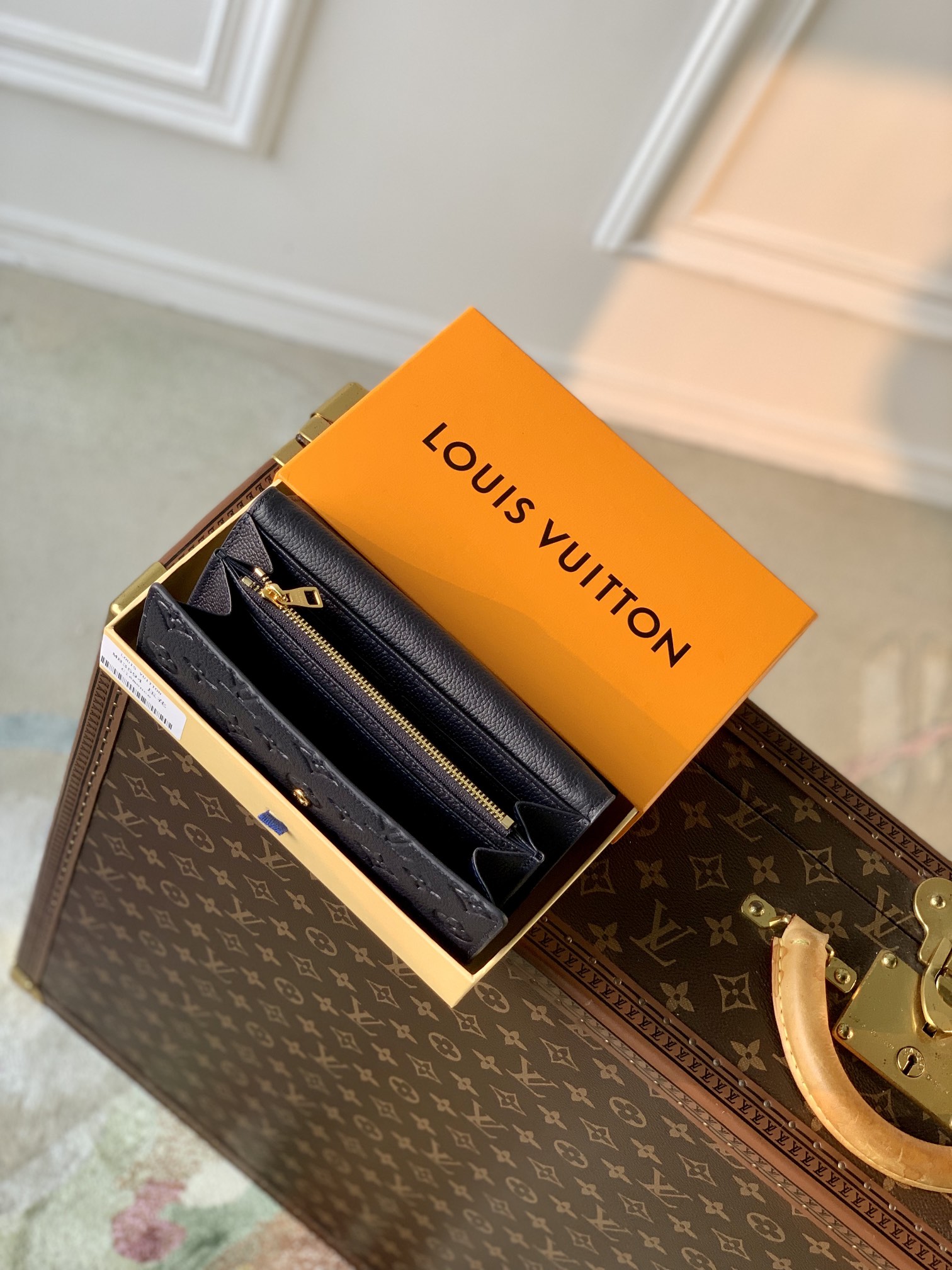 l**is V*t*n wallet m81049-19.5x10.5x2.5cm