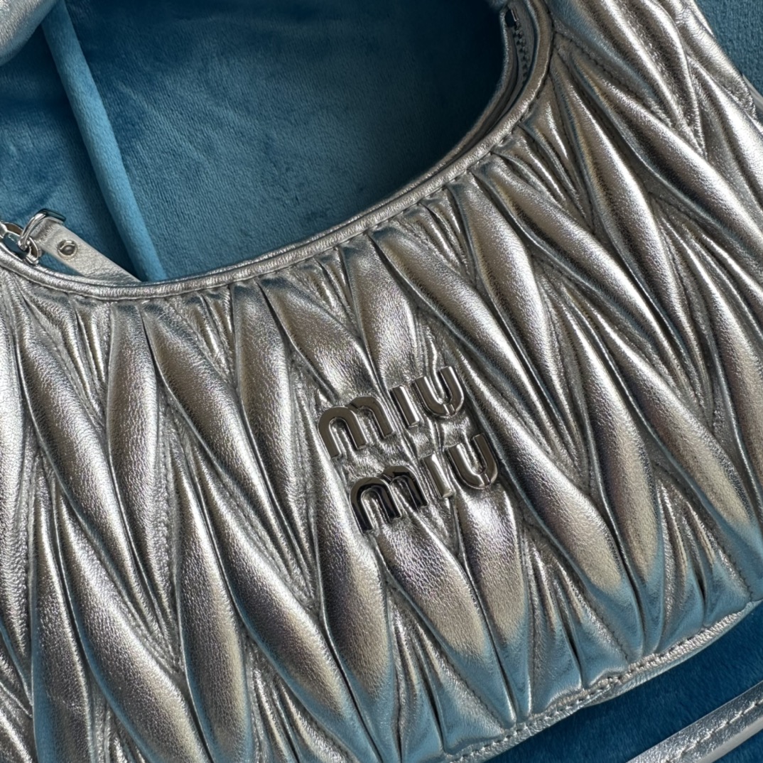 MiuMiu Wander Hobo Bag-23X13X7CM