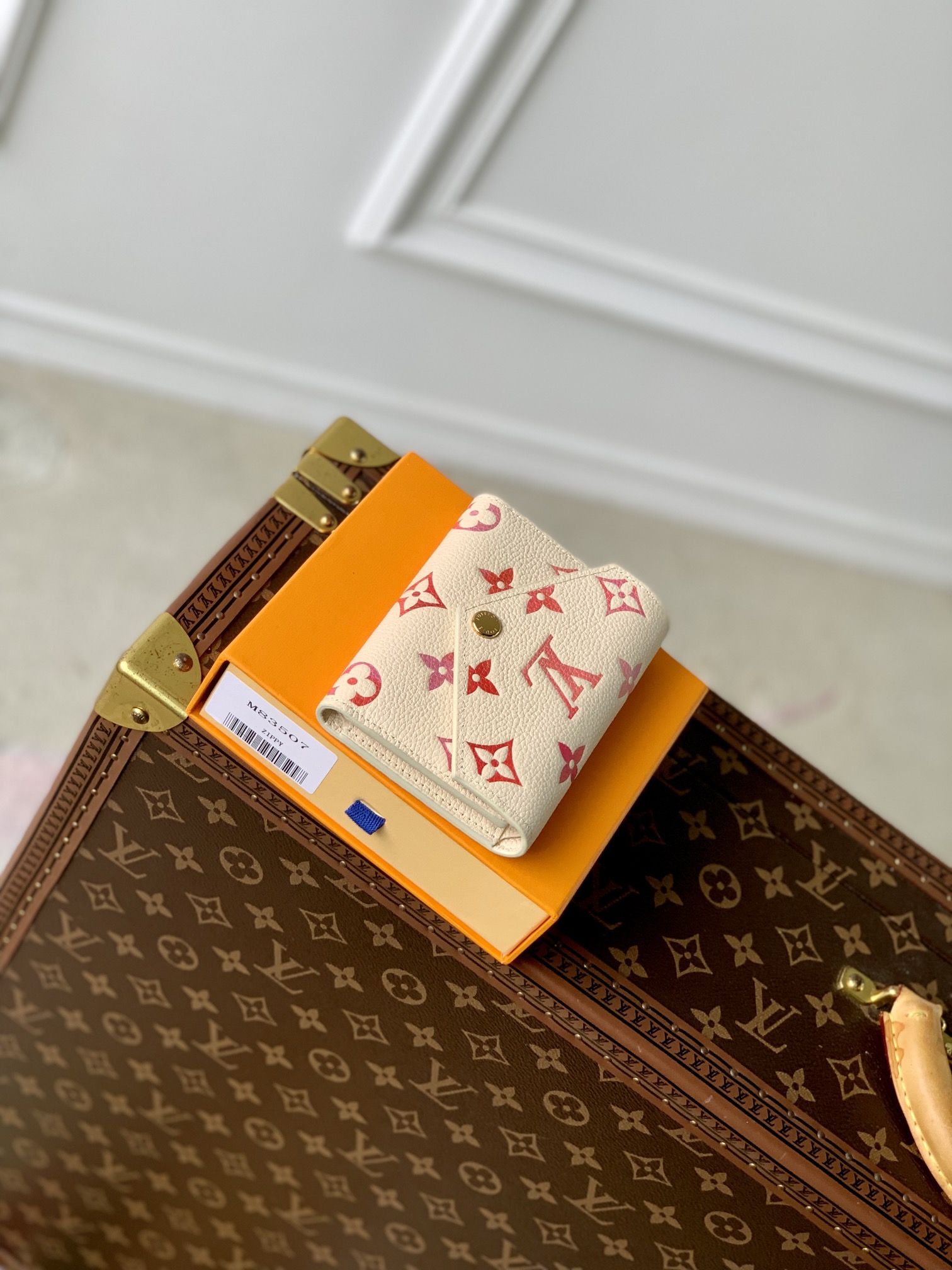 l**is V*t*n m83507 wallet-4.3 x 3.5 x 1.2cm