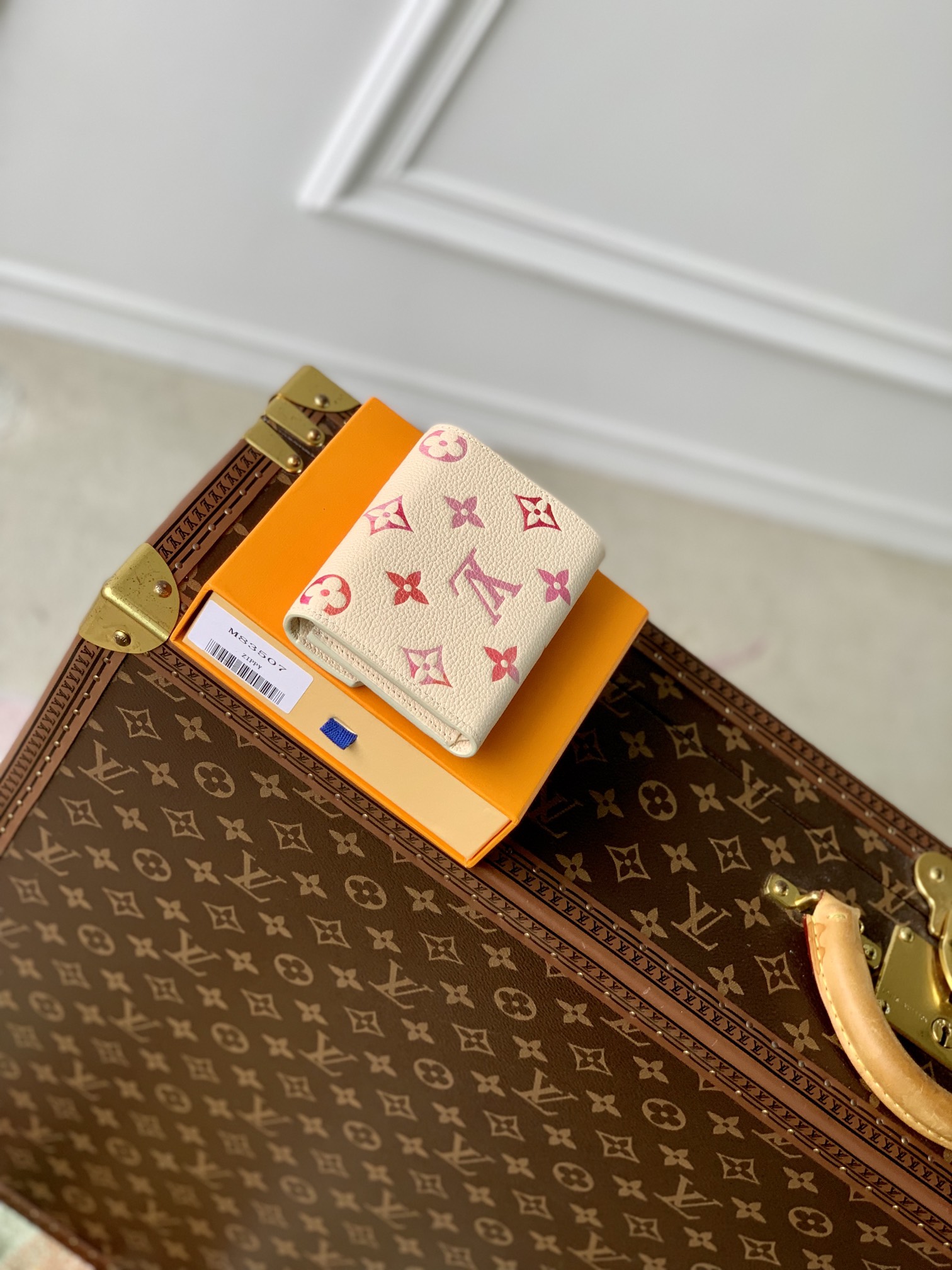 l**is V*t*n m83507 wallet-4.3 x 3.5 x 1.2cm