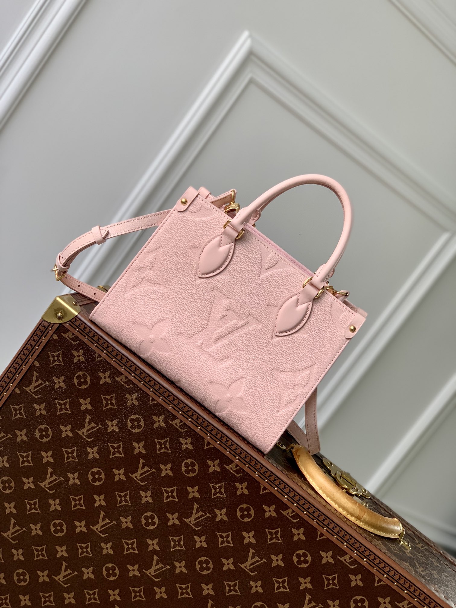 l**is V*t*n onthego handbag-25*19*11.5 cm