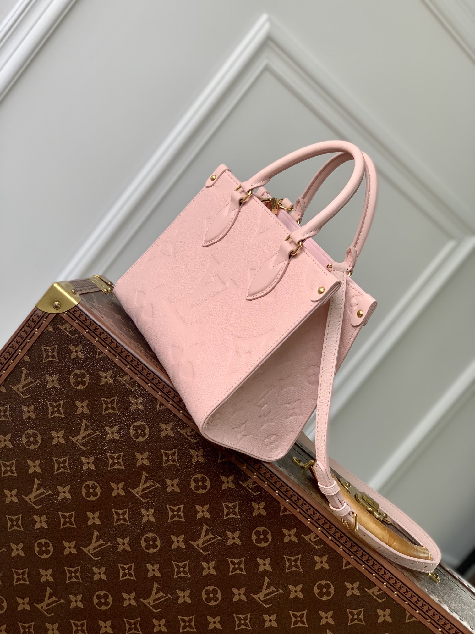 l**is V*t*n onthego handbag-25*19*11.5 cm