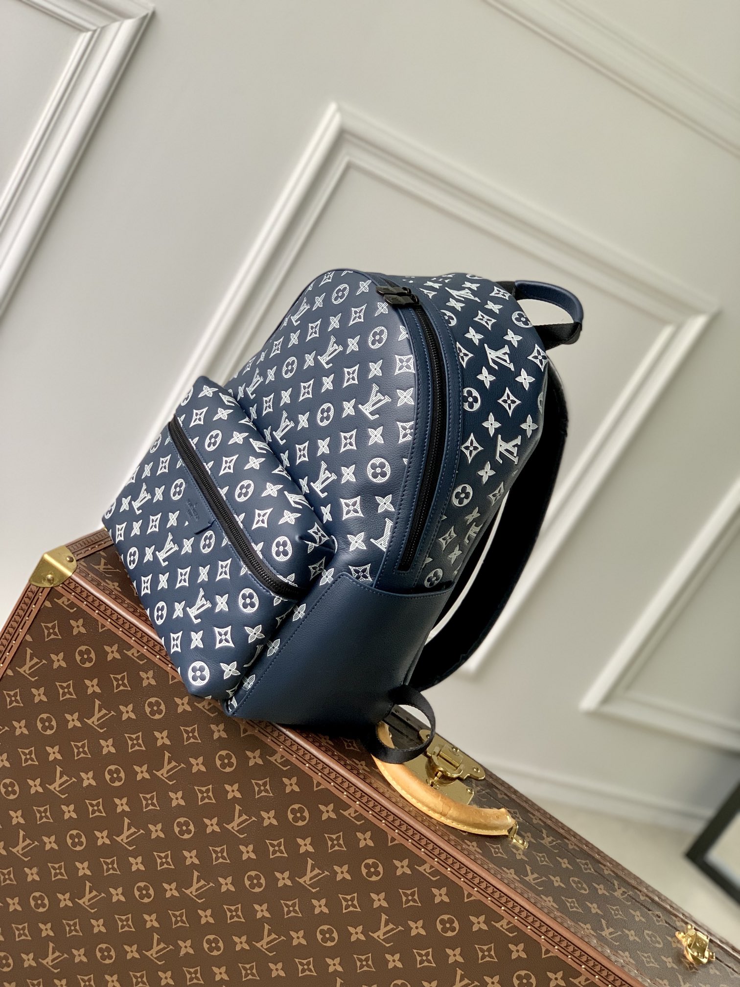 l**is V*t*n discovery backpsck-m31033-29*38*20cm
