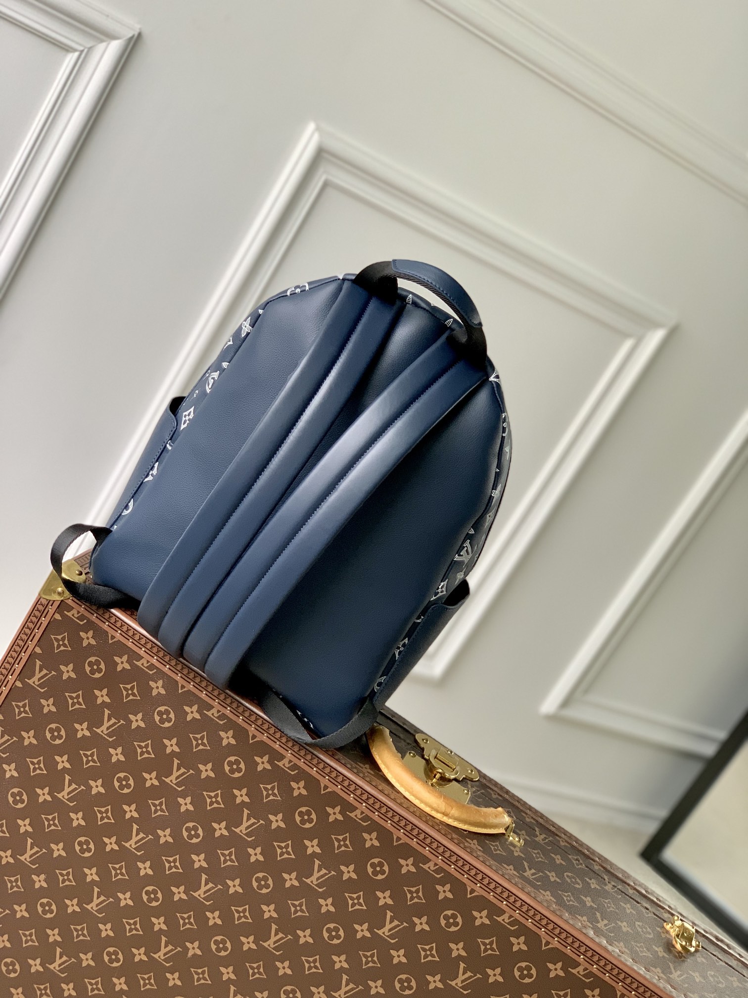 l**is V*t*n discovery backpsck-m31033-29*38*20cm