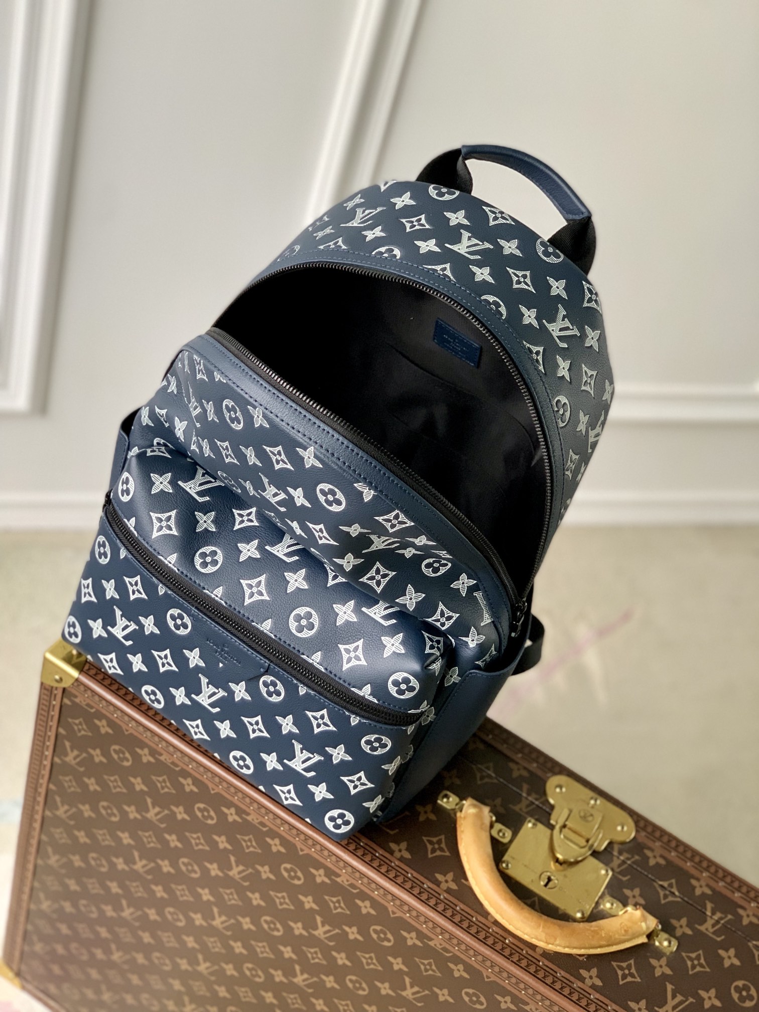 l**is V*t*n discovery backpsck-m31033-29*38*20cm