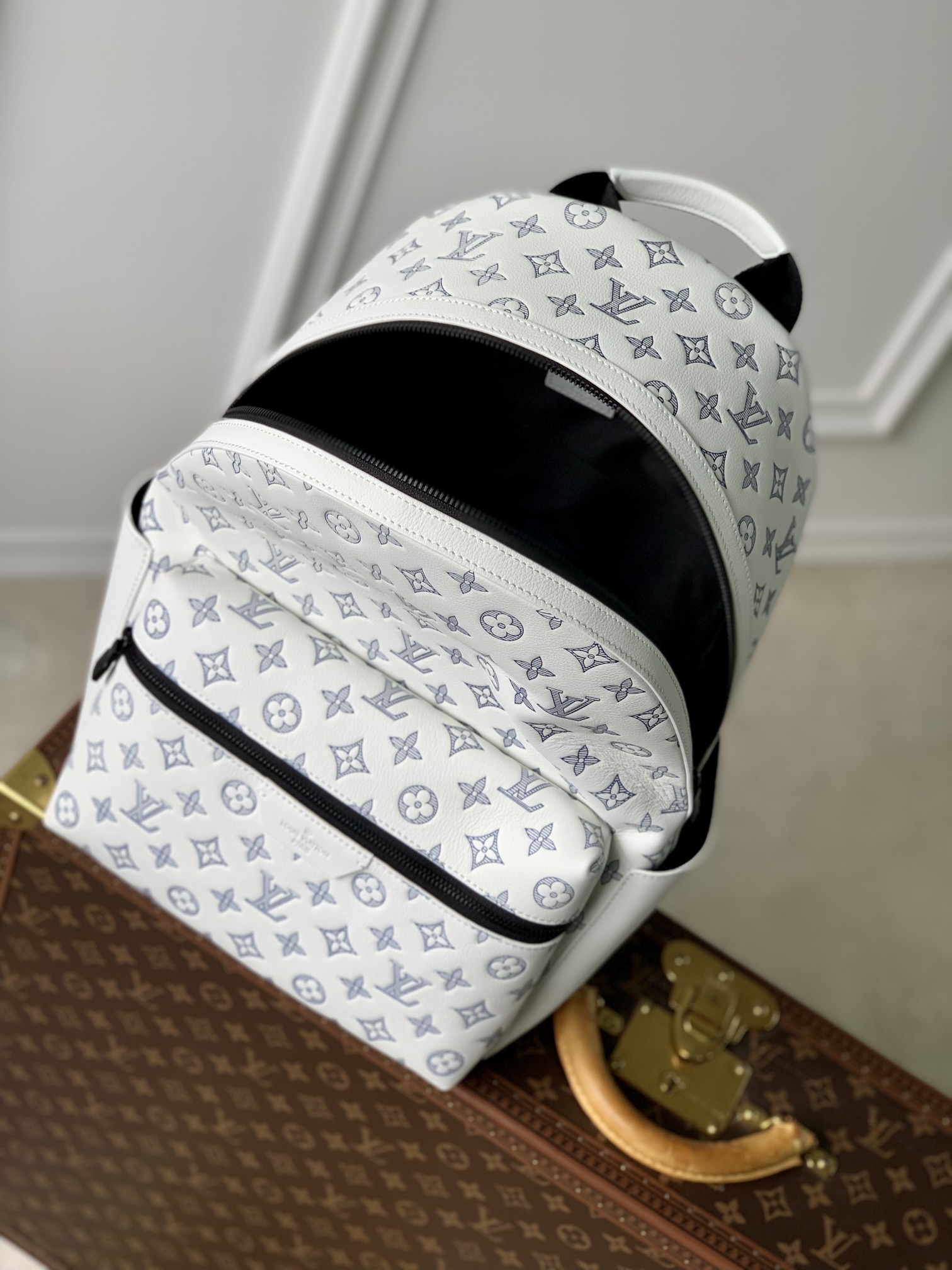 l**is V*t*n discovery backpsck-m31033-29*38*20cm