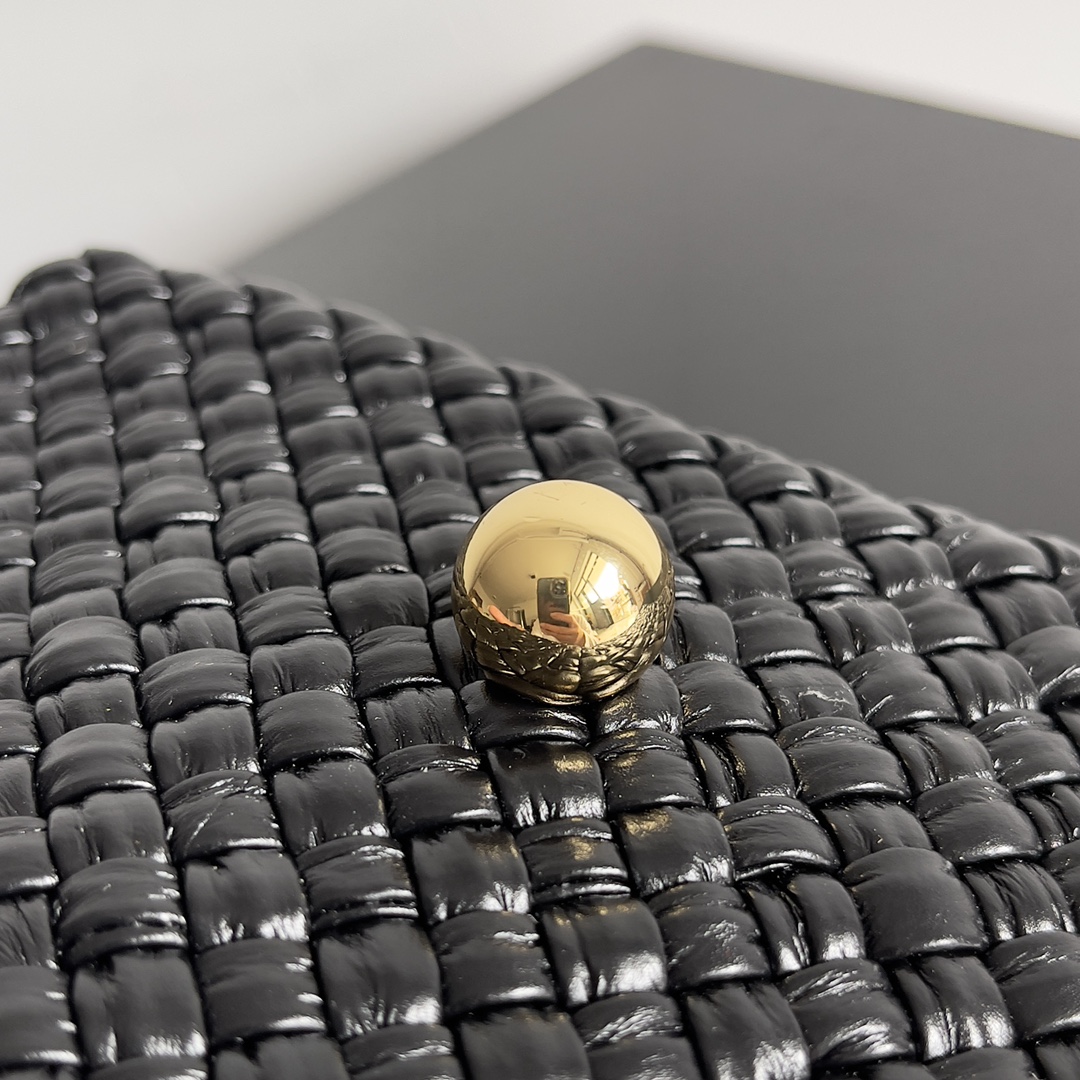 Bo*te*ga ve*ne*ta pouch bag-19*12.5*1cm