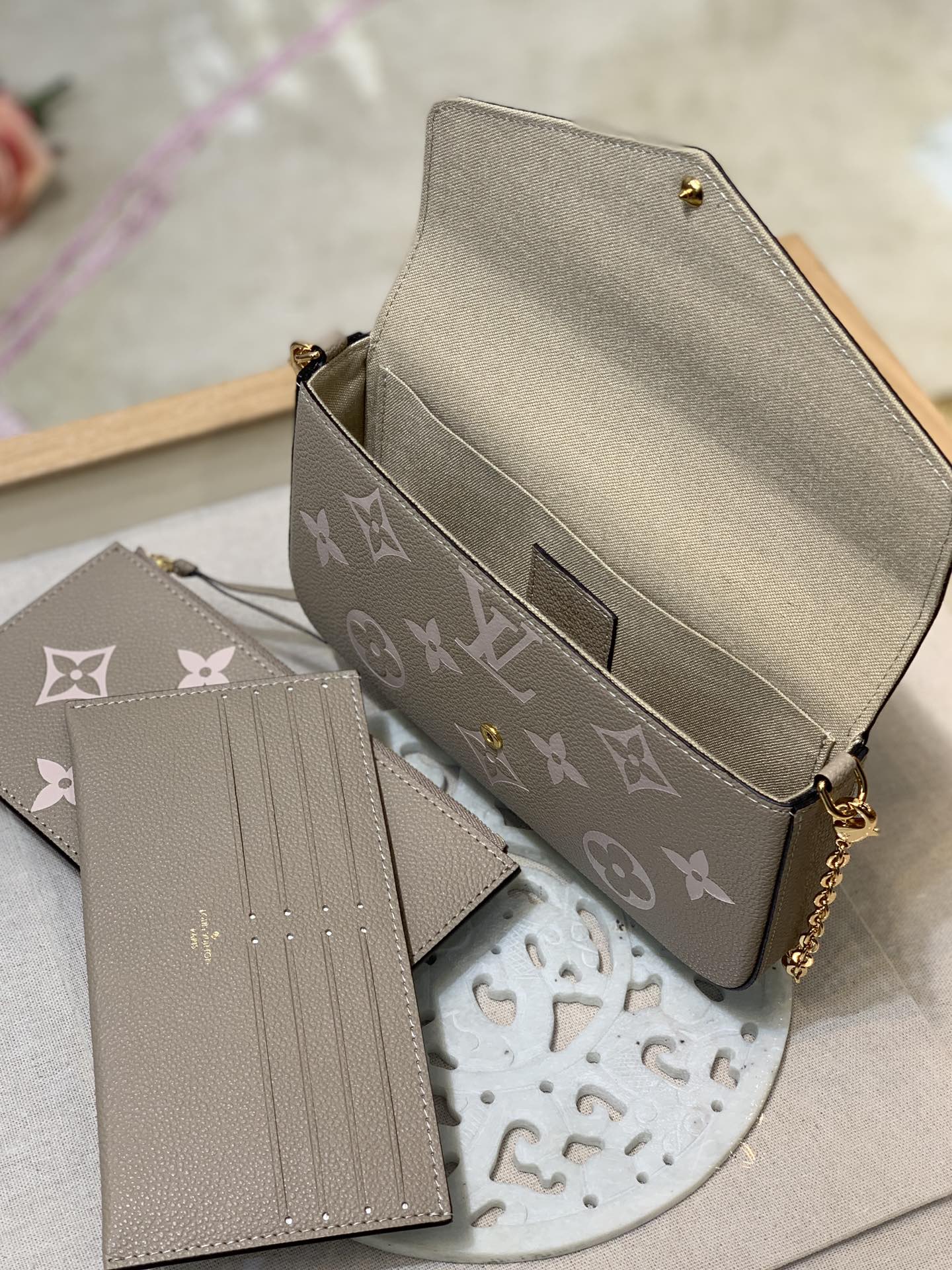 l**is V*t*n m83589 pochette félicie wallet -21*12*3cm