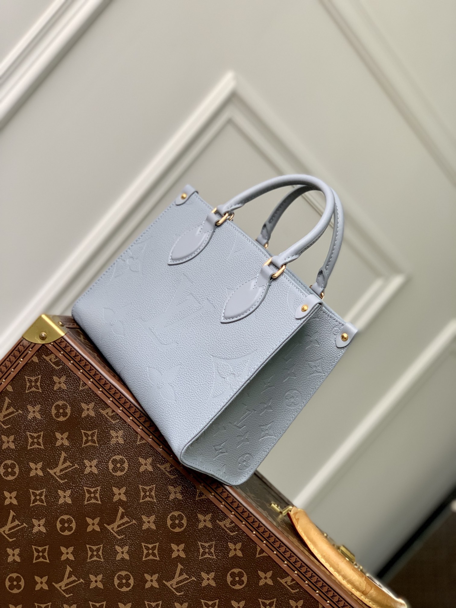 l**is V*t*n onthego handbag-25*19*11.5 cm