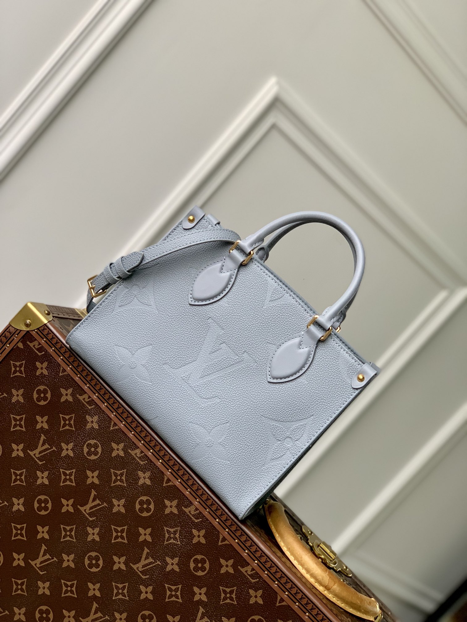 l**is V*t*n onthego handbag-25*19*11.5 cm
