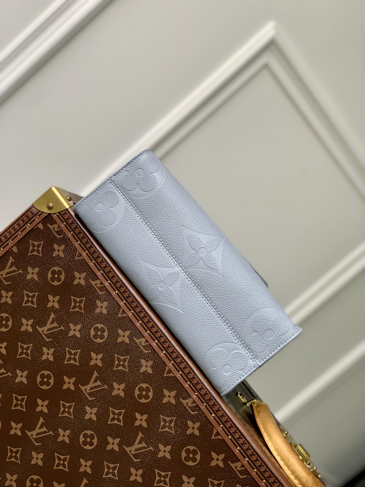 l**is V*t*n onthego handbag-25*19*11.5 cm