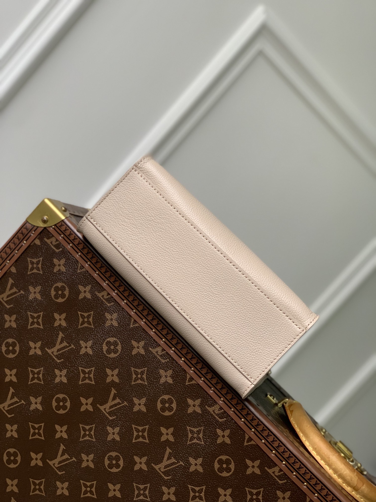 l**is V*t*n lock and go handbag-24.5 x 19 x 10.5cm