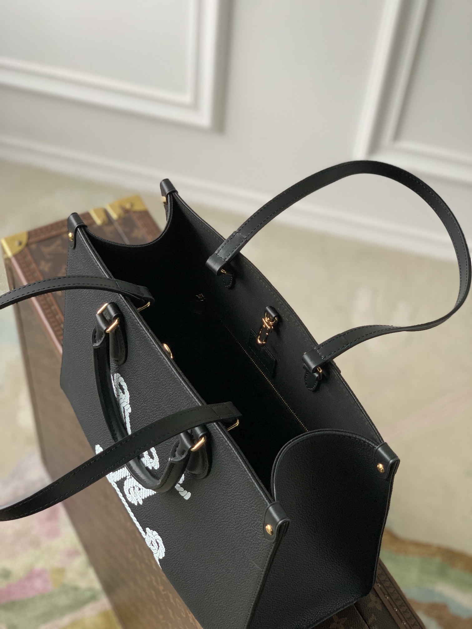 l**is V*t*n small onthego handbag-35*28*15cm