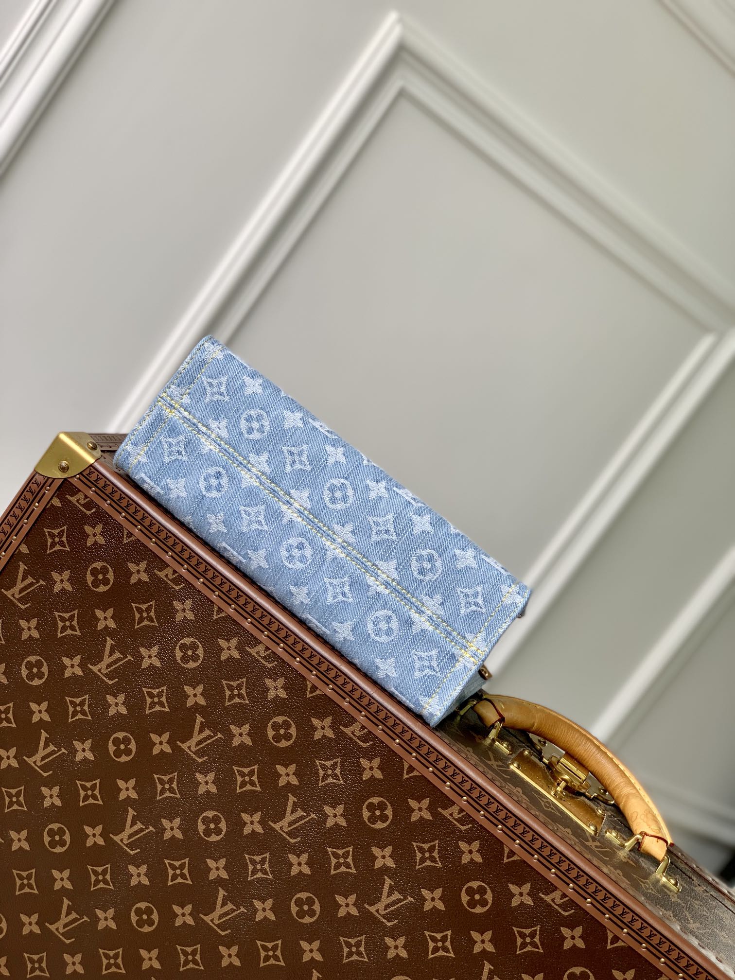 l**is V*t*n let go handbag-28 x 23 x 10.5 cm