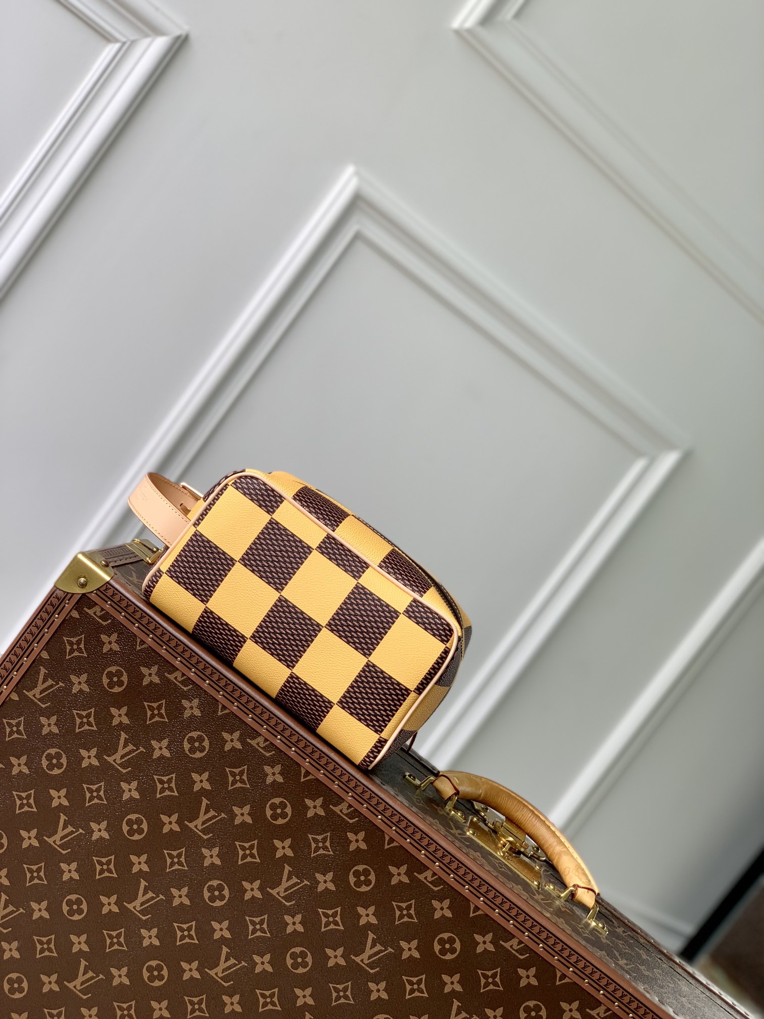 l**is V*t*n locker dopp kit pouch -23 x 13 x 12cm