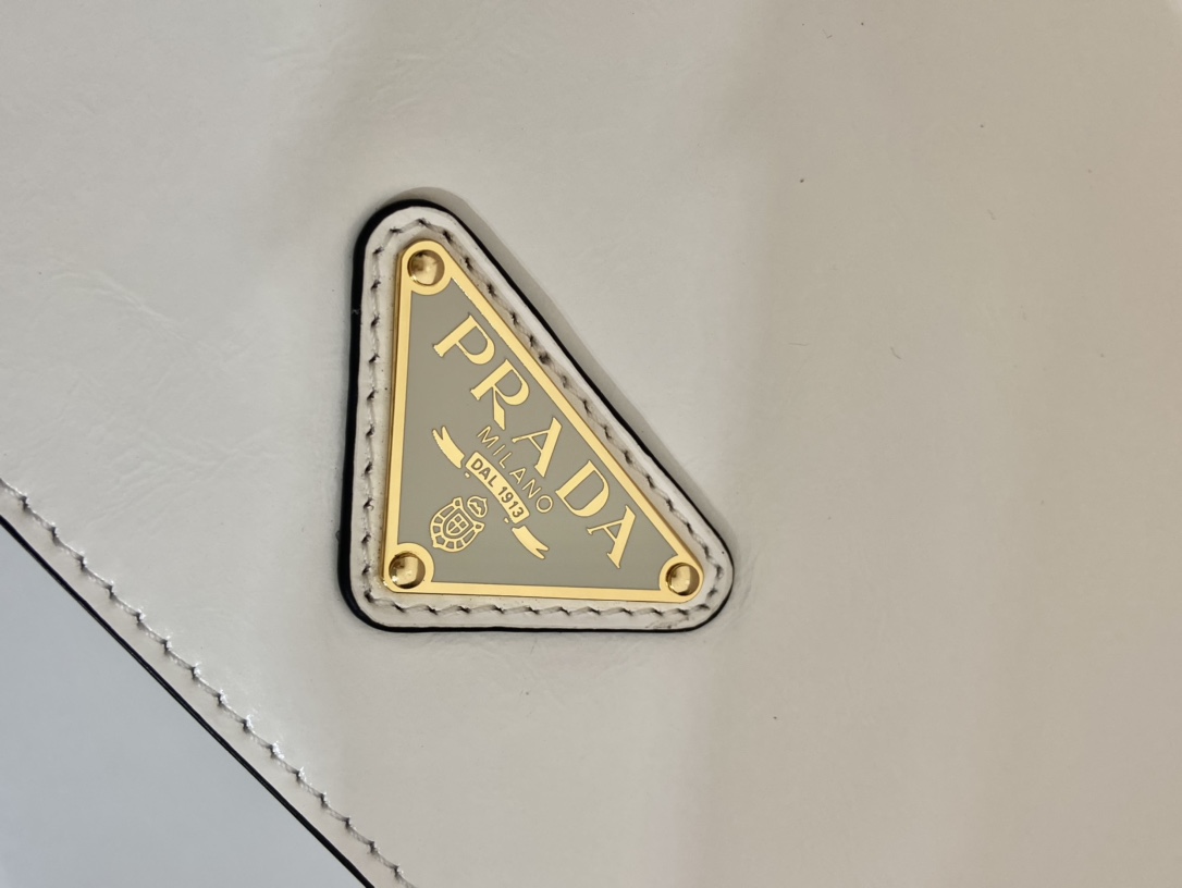 Pra*a 1bd082 messenger bag-23*15*8.5cm