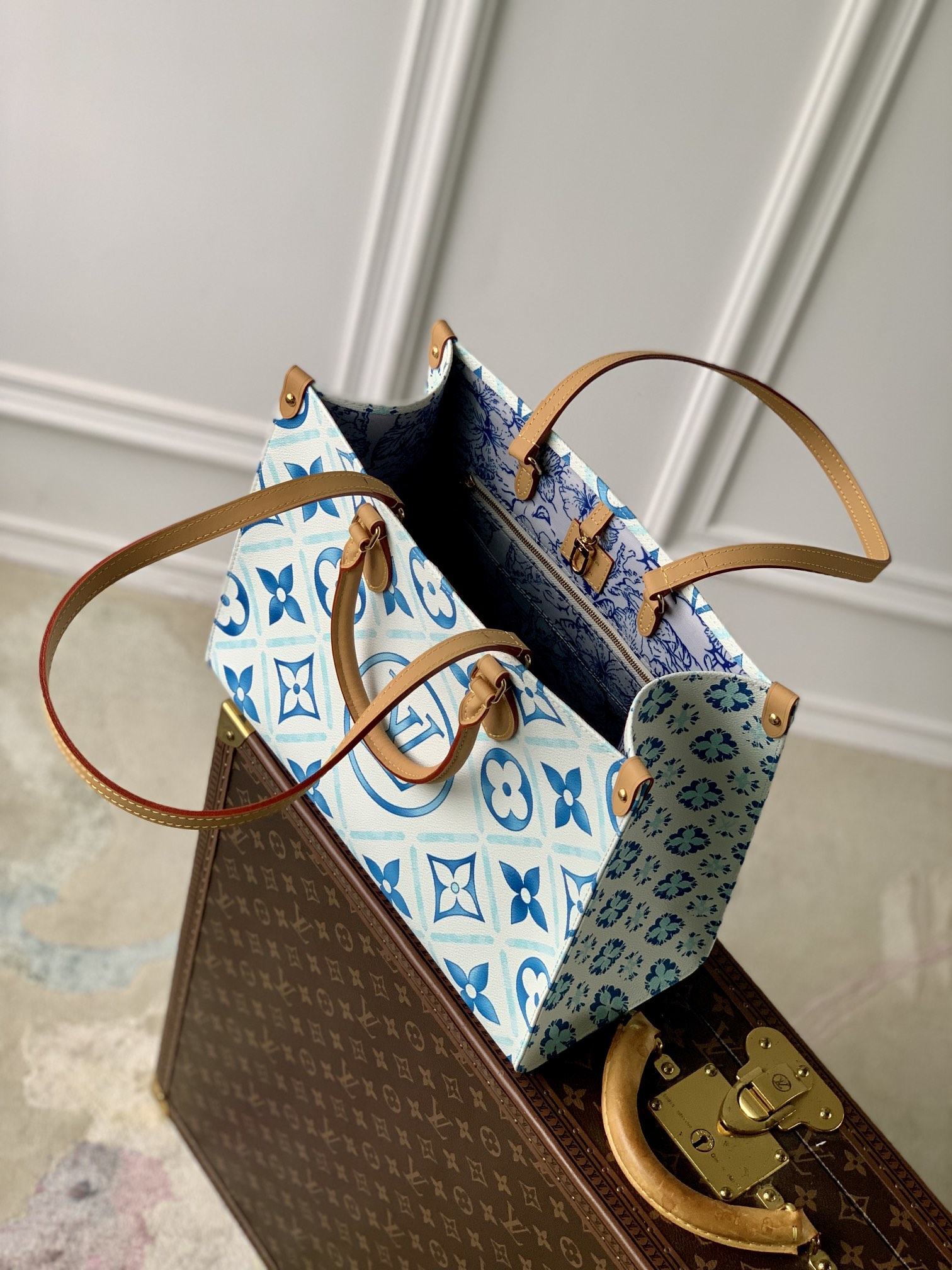 l**is V*t*n small onthego handbag-35*28*15cm