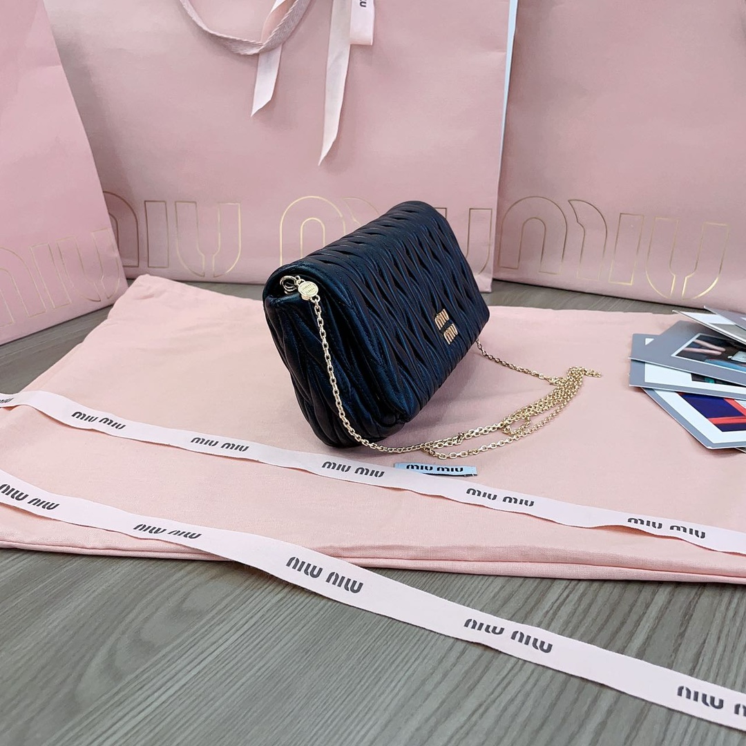 MiuMiu Leather Matelassé Mini Shoulder Bag-18 X9.5 X 4CM