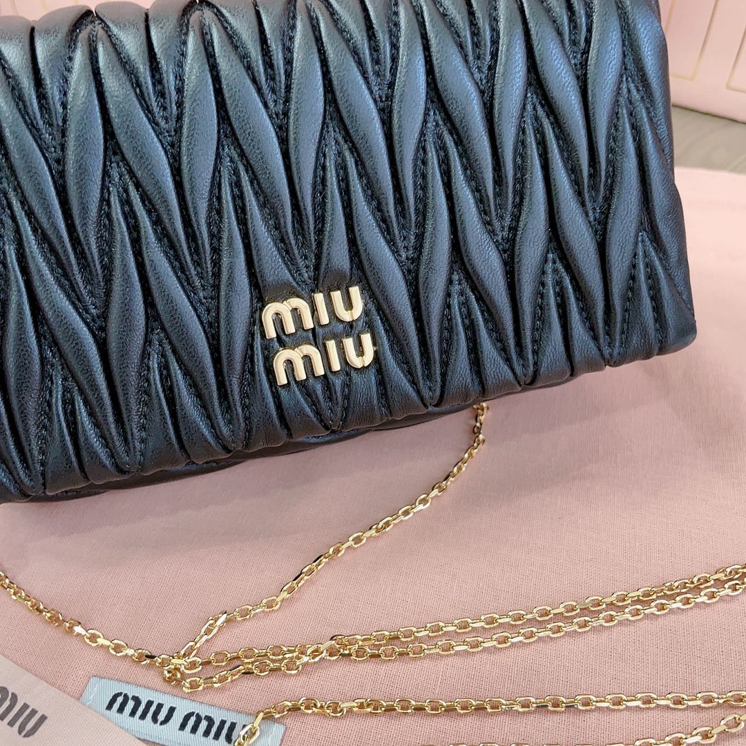 MiuMiu Leather Matelassé Mini Shoulder Bag-18 X9.5 X 4CM