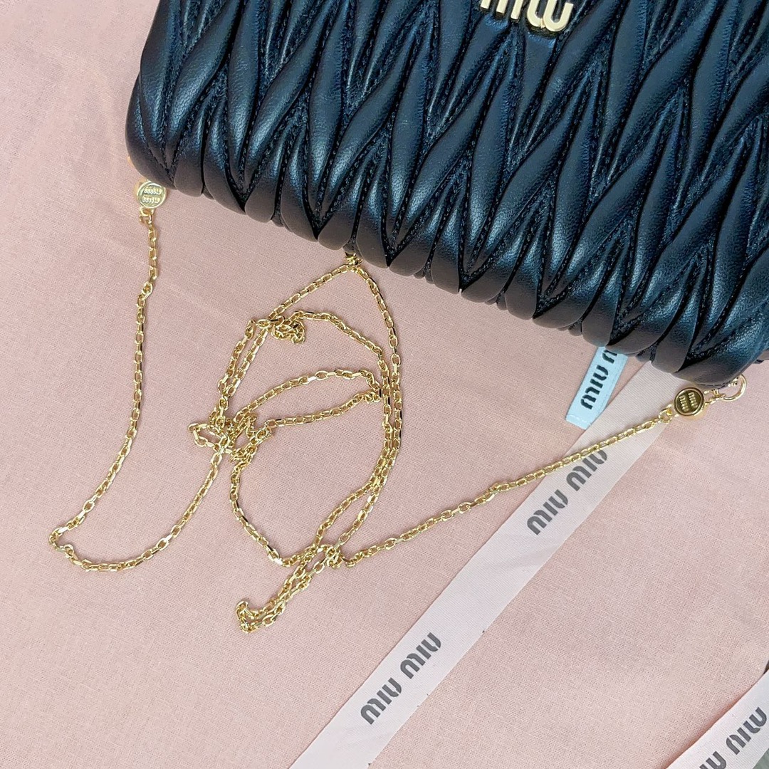 MiuMiu Leather Matelassé Mini Shoulder Bag-18 X9.5 X 4CM