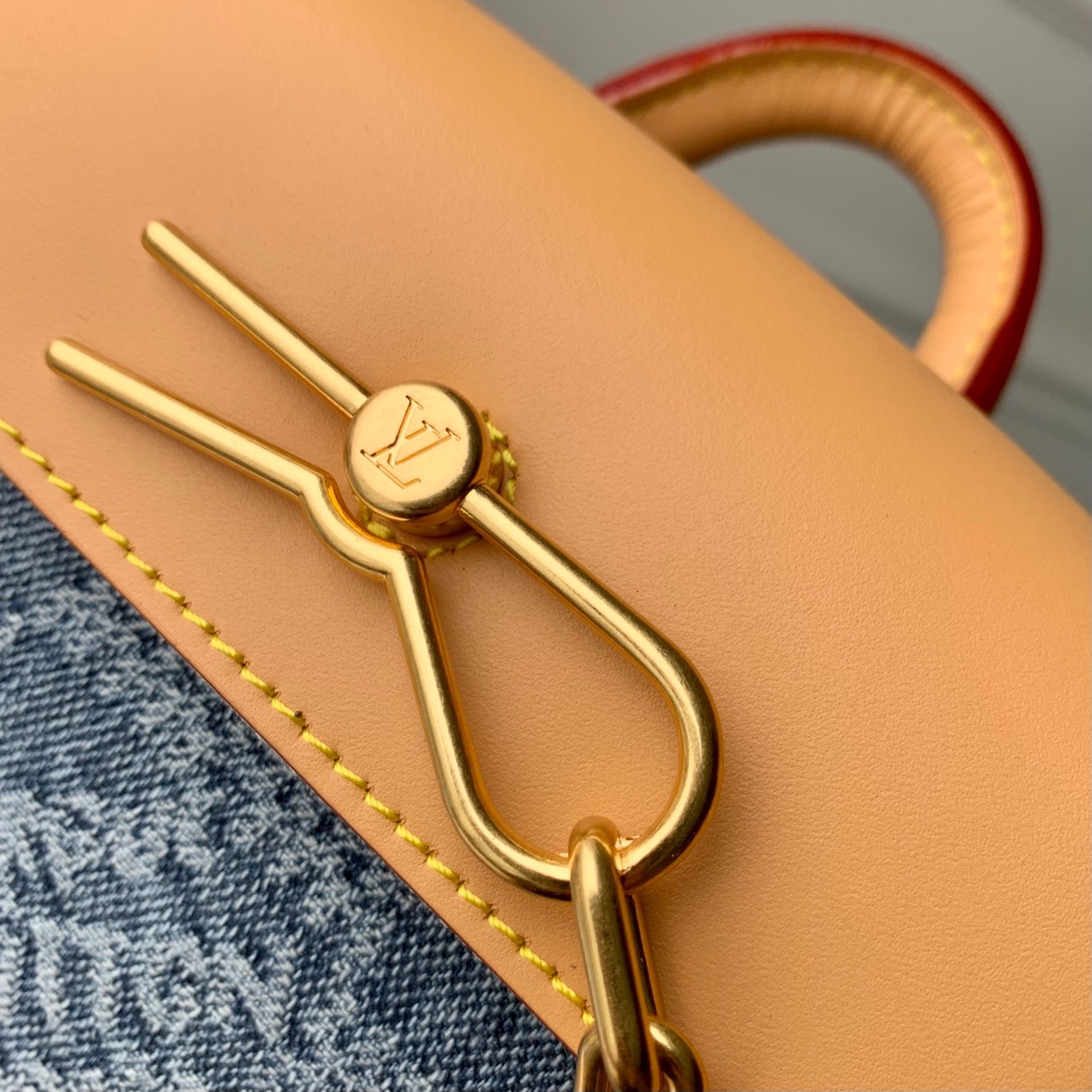 l**is V*t*nsteamer bag-15 x 18 x 7cm