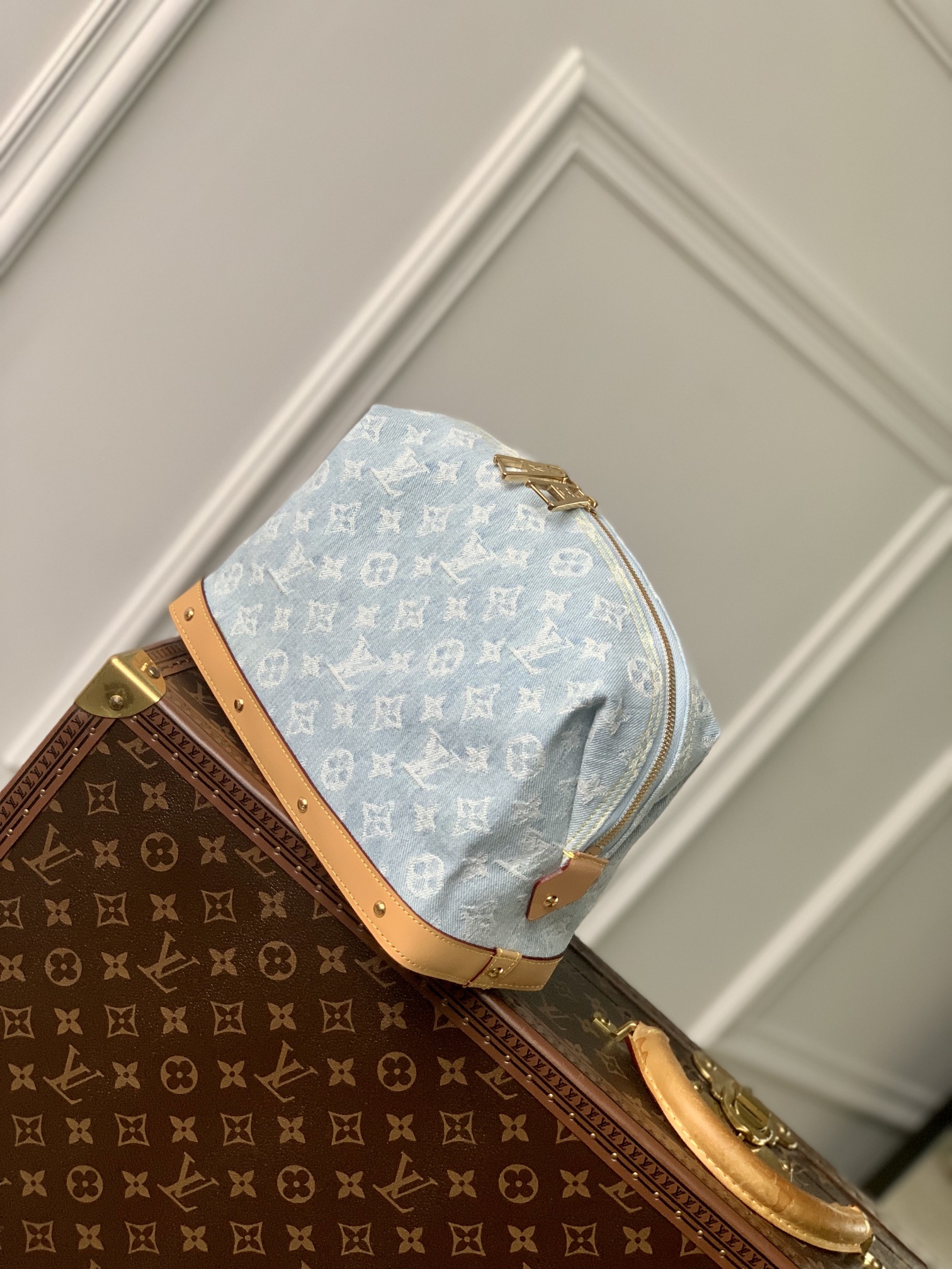 l**is V*t*n pochette cosmétique-27 x 18 x9cm