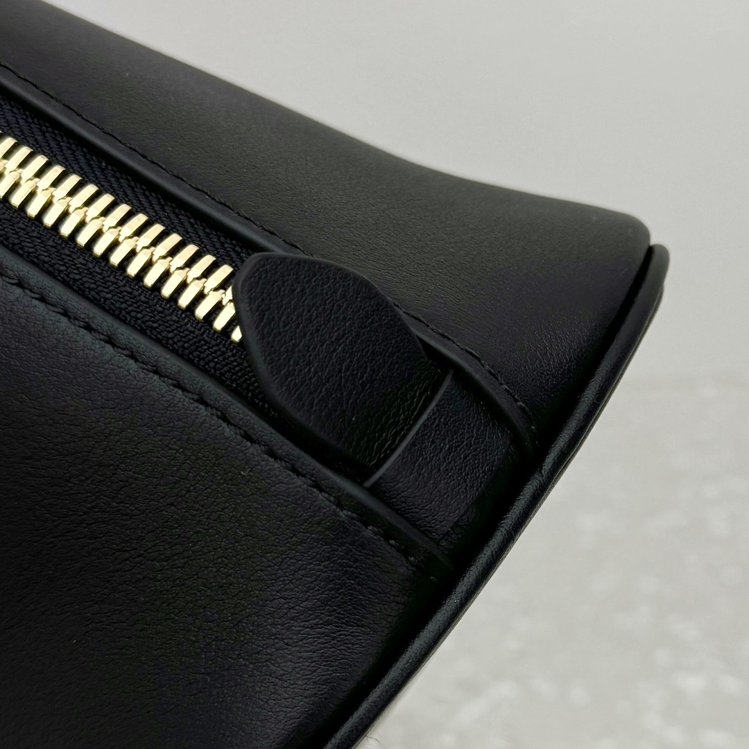 MiuMiu Casual Style Plain Leather Elegant Style Bridal Logo-33*13*21CM