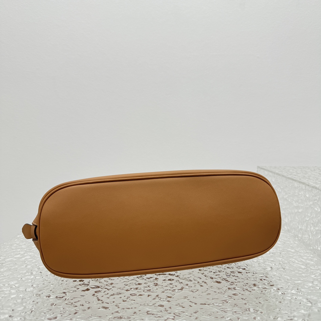 MiuMiu Casual Style Plain Leather Elegant Style Bridal Logo-33*13*21CM