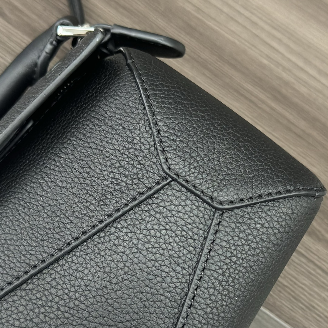 Loewe Puzzle Edge Bag-18*12.5*8CM