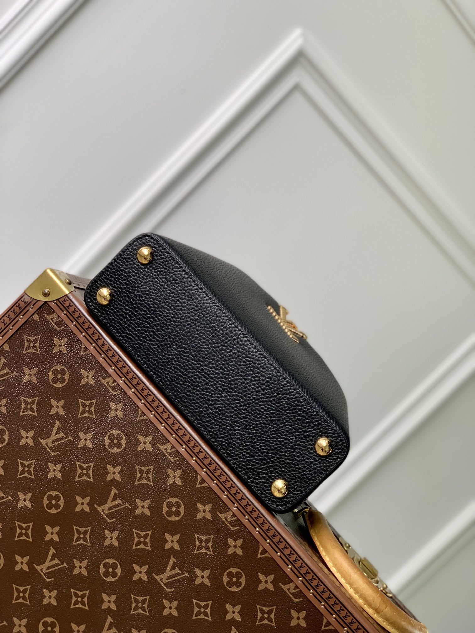 l**is V*t*n capucines handlebag