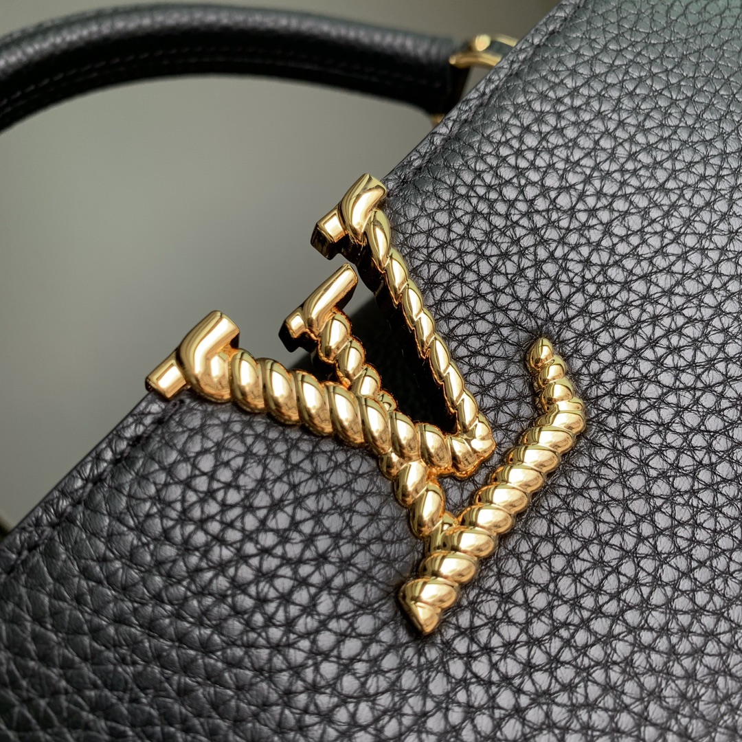 l**is V*t*n capucines handlebag