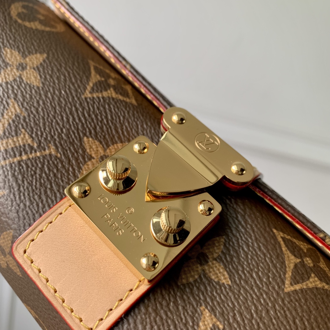 l**is V*t*n jewelry case monogram etui bijou-19*8*8cm