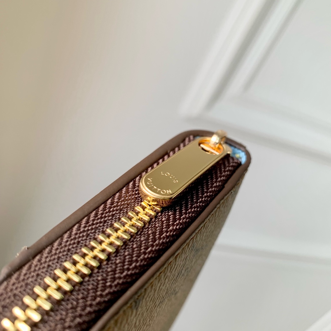 l**is V*t*n zippy wallet-11*8*2.5cm