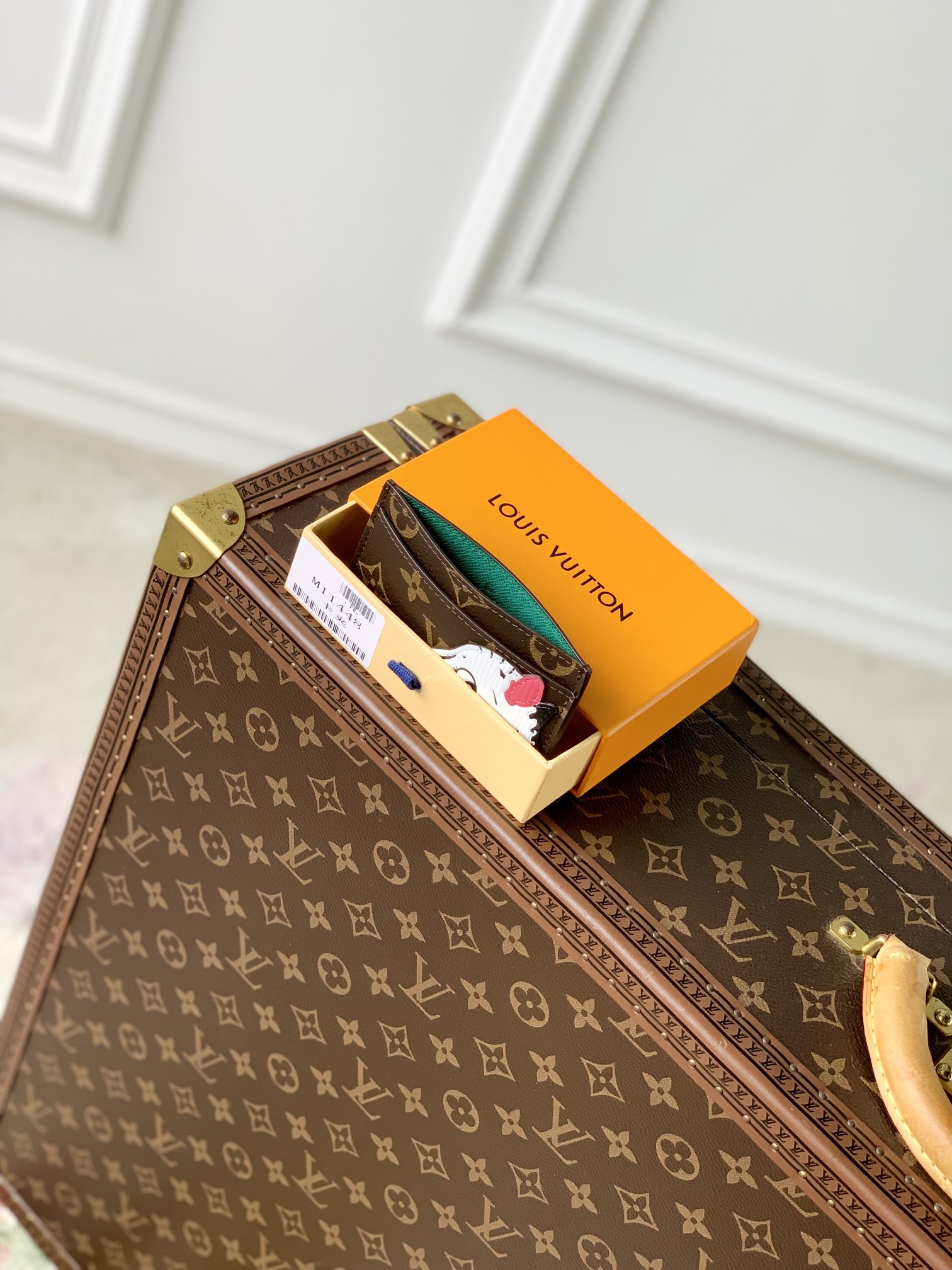 l**is V*t*n wallet-11 x 7 x 0.5cm