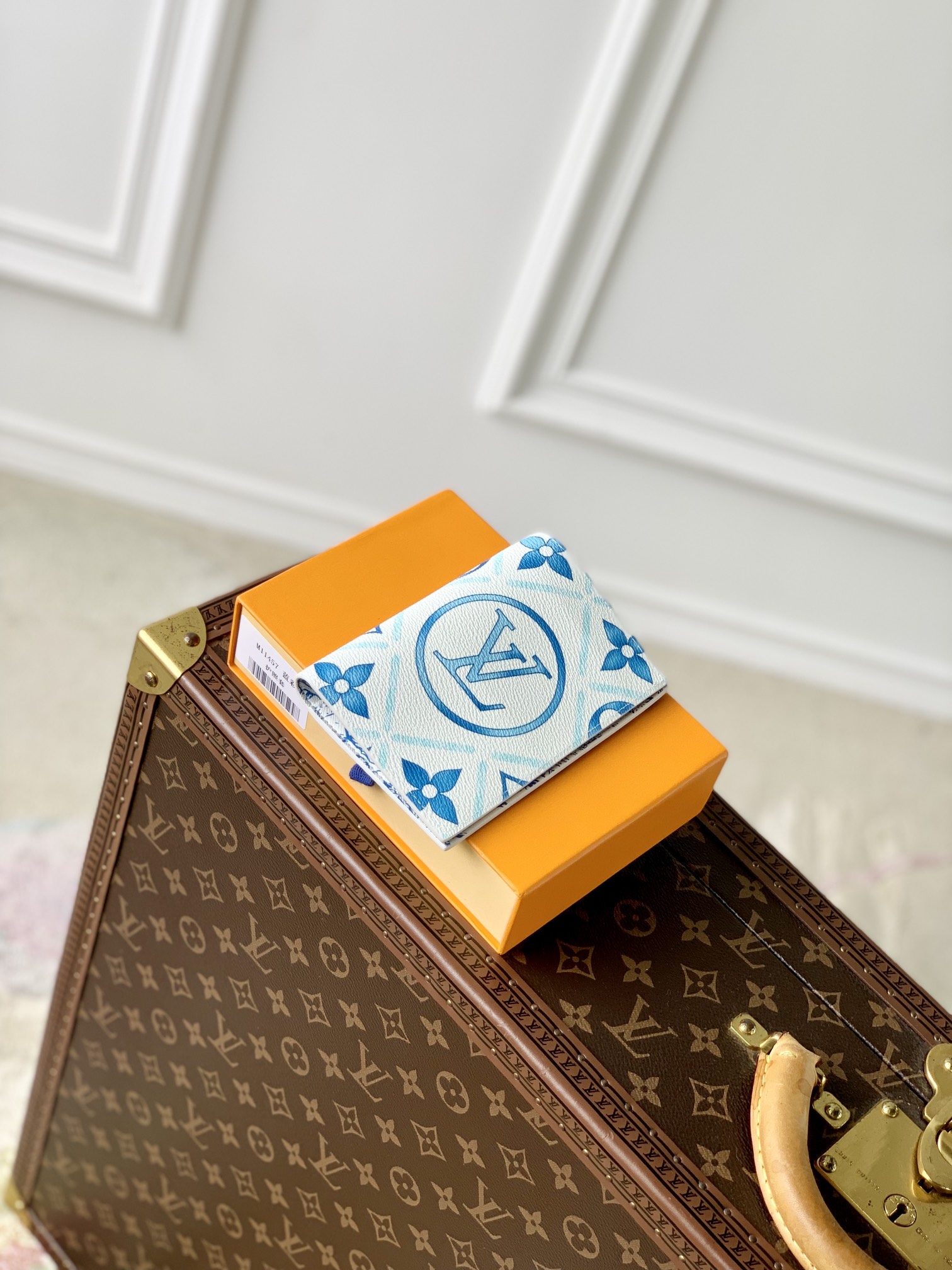 l**is V*t*n by the pool wallet-10 x 14 x 2.5cm