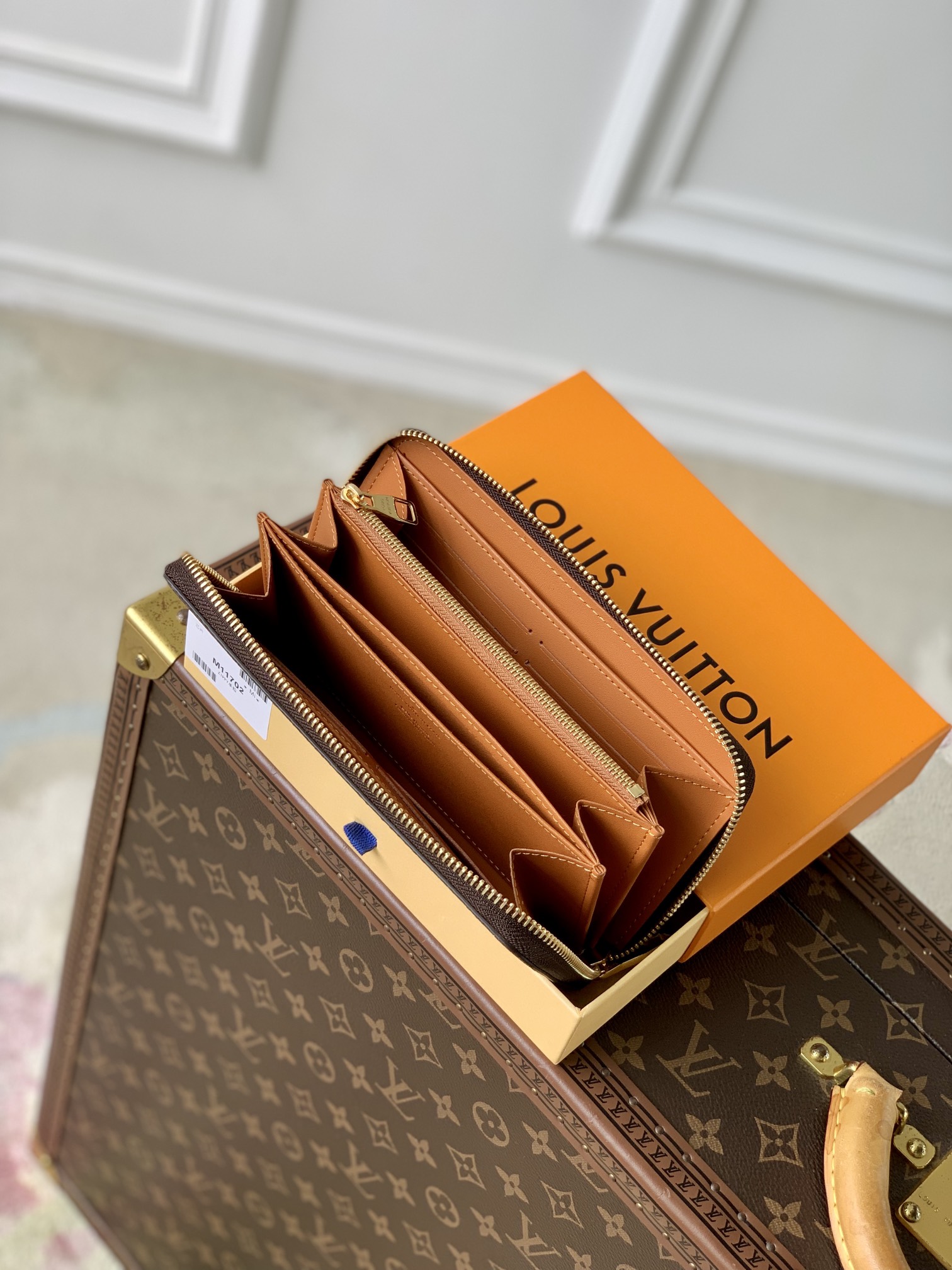 l**is V*t*n wallet-m11702 -19*10cm