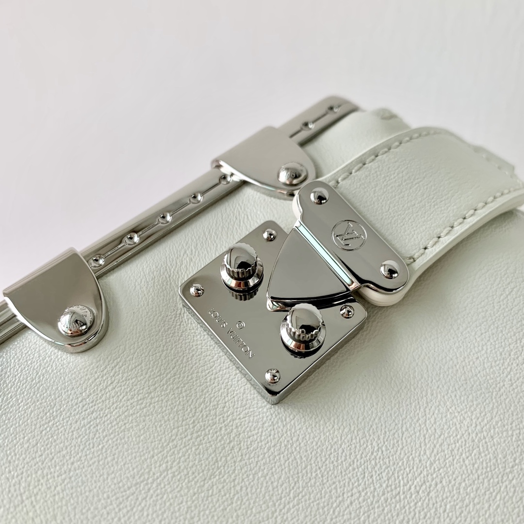 l**is V*t*n slim trunk--m25445-23 x 12 x 4cm