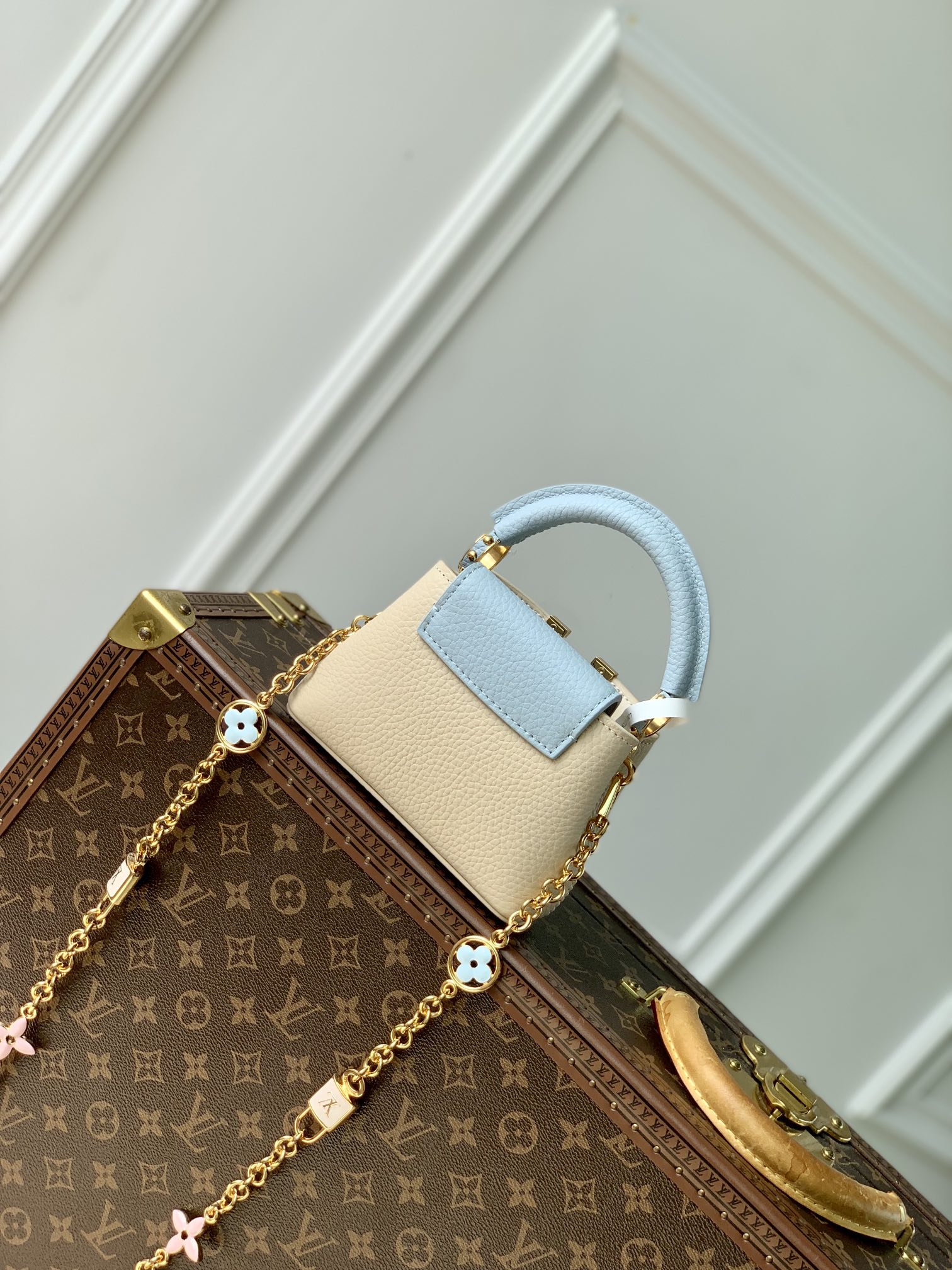 l**is V*t*n capucines nano bag-16.3 x 11 x 6.5cm