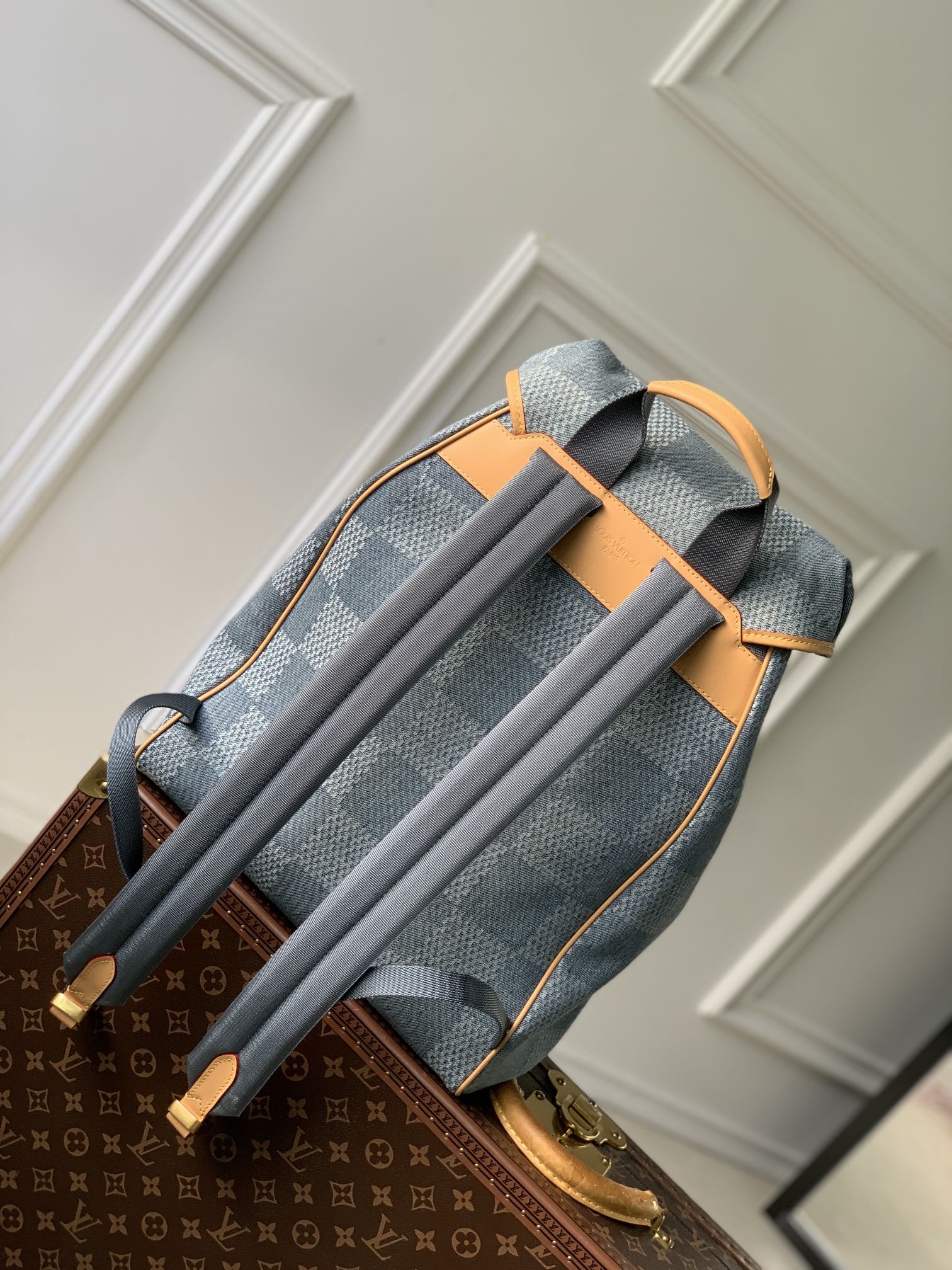 l**is V*t*n montsouris backpack-32 x 40 x 19cm